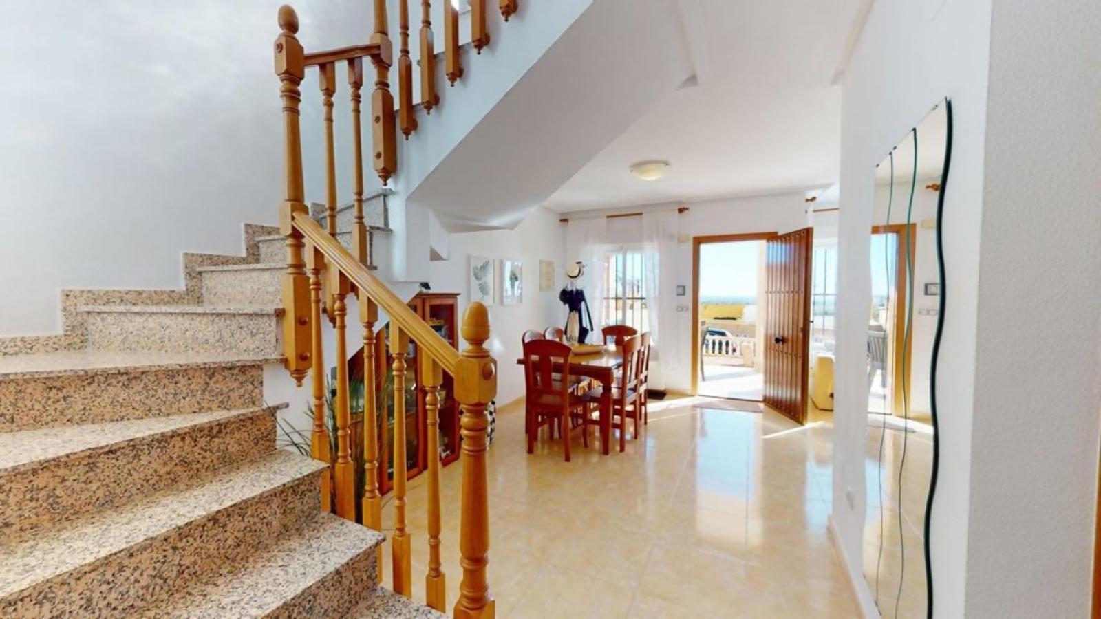 Beautiful house and garden close to Bonalba Golf