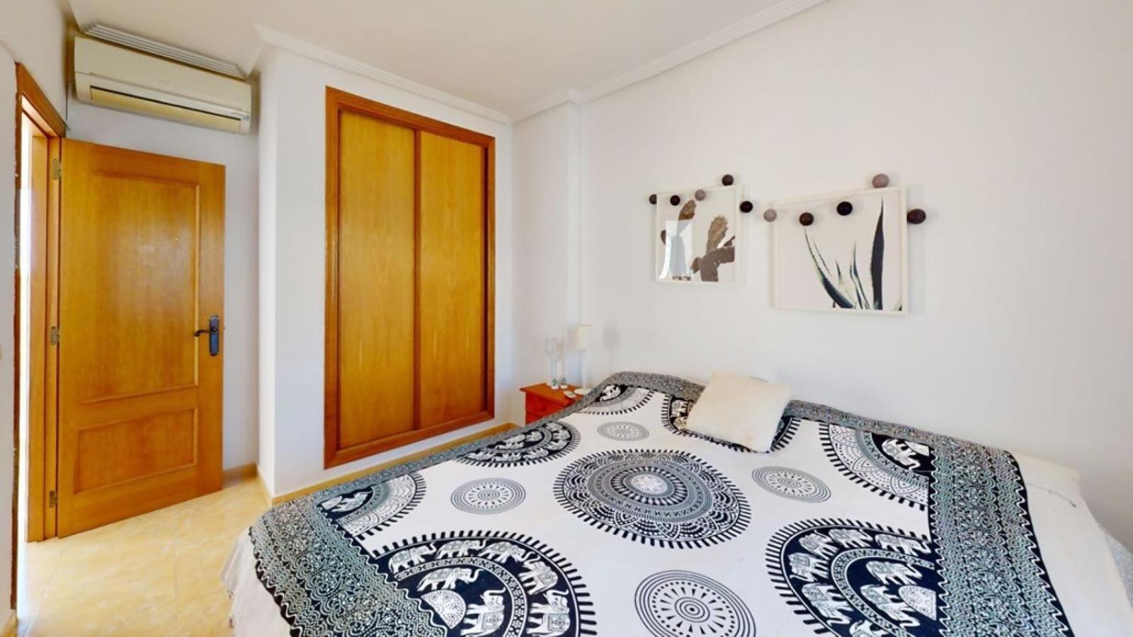 Beautiful house and garden close to Bonalba Golf