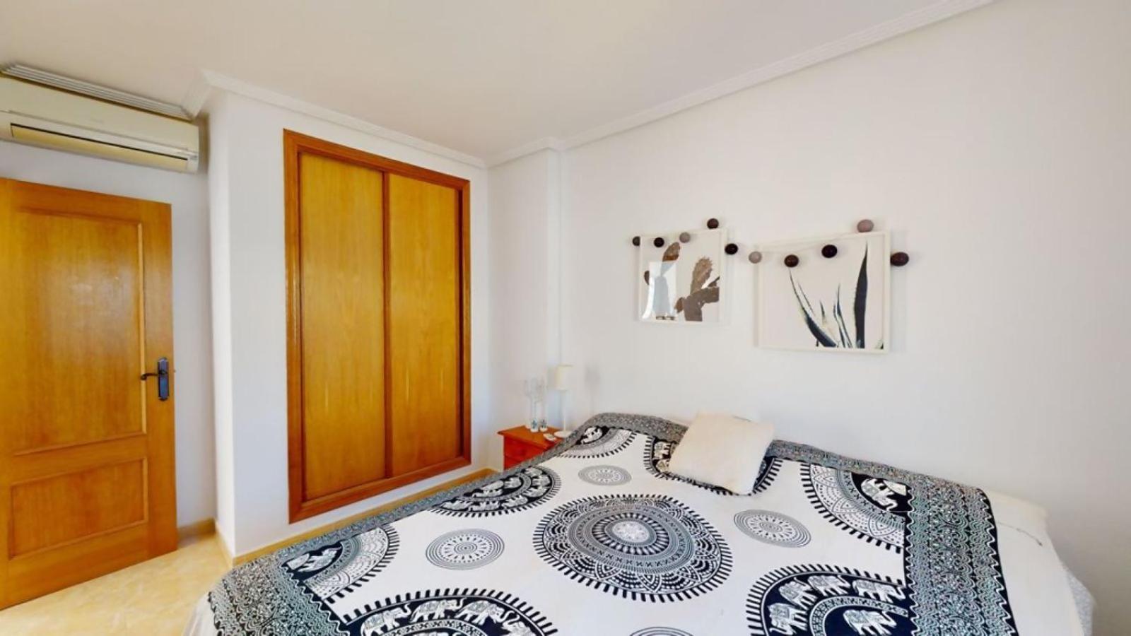 Beautiful house and garden close to Bonalba Golf