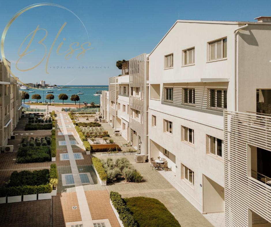 Supreme Apartment Bliss view 3