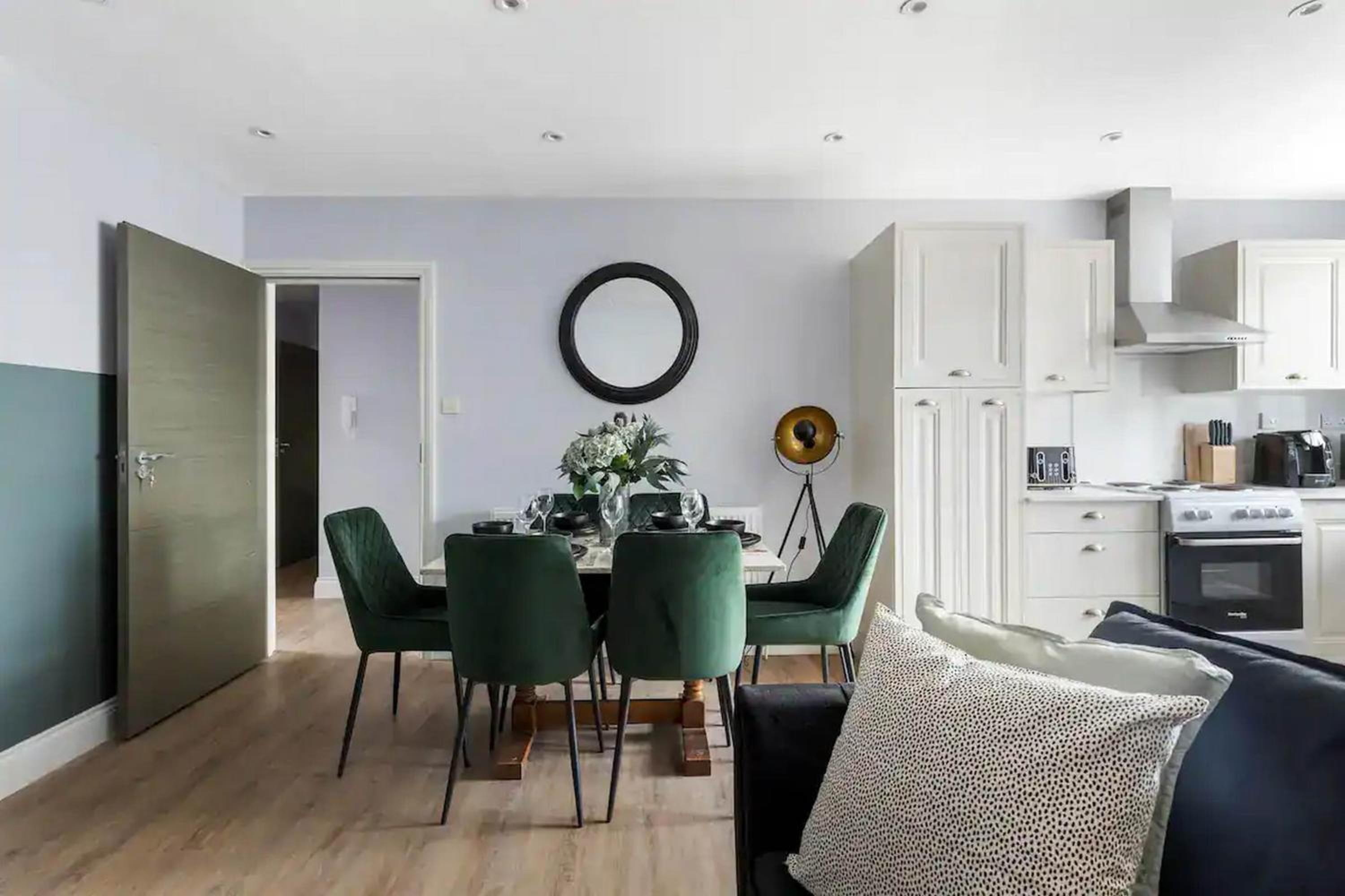 Elegant 3-Bedroom Apartment Near Tube Station - 360 Stays
