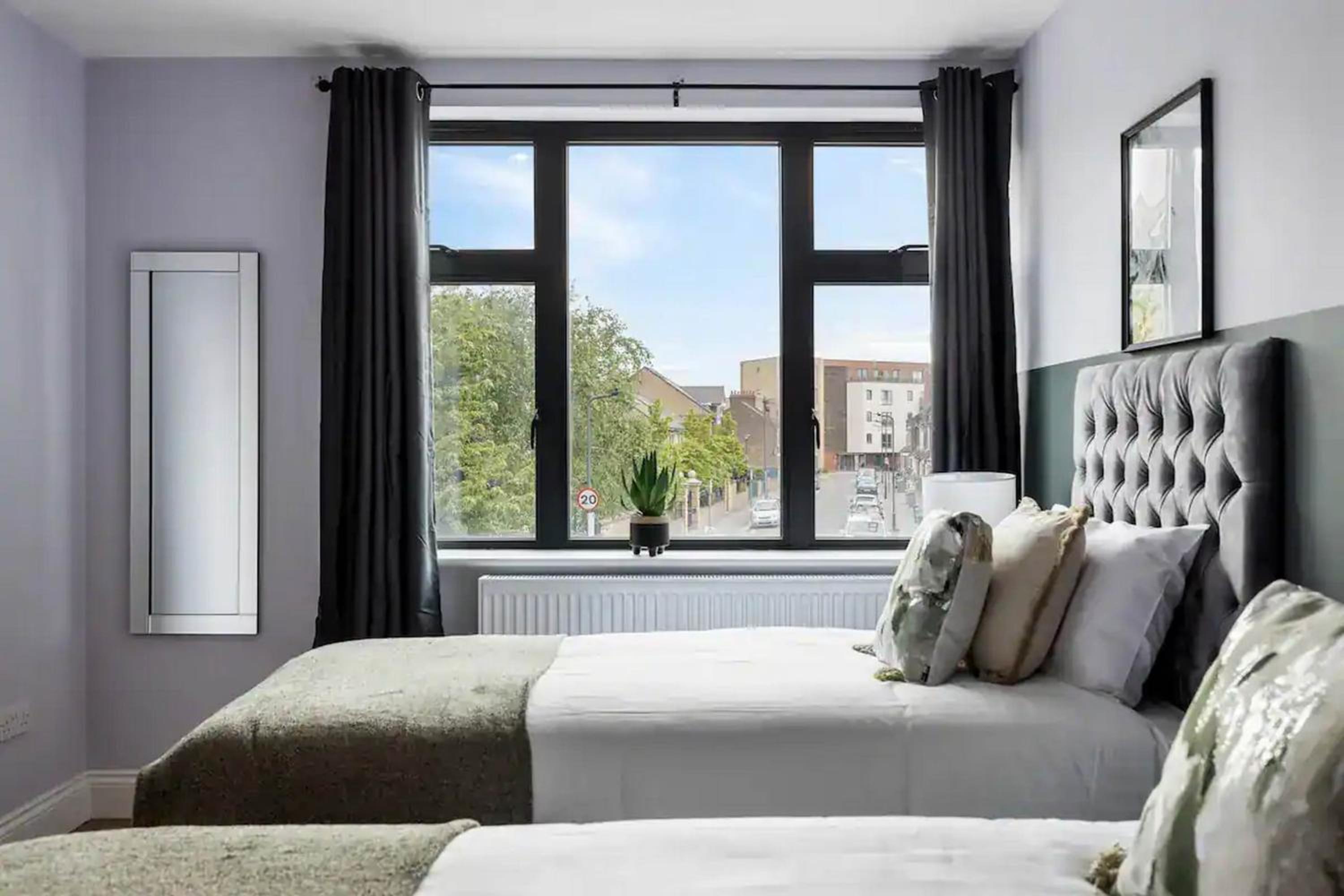Elegant 3-Bedroom Apartment Near Tube Station - 360 Stays