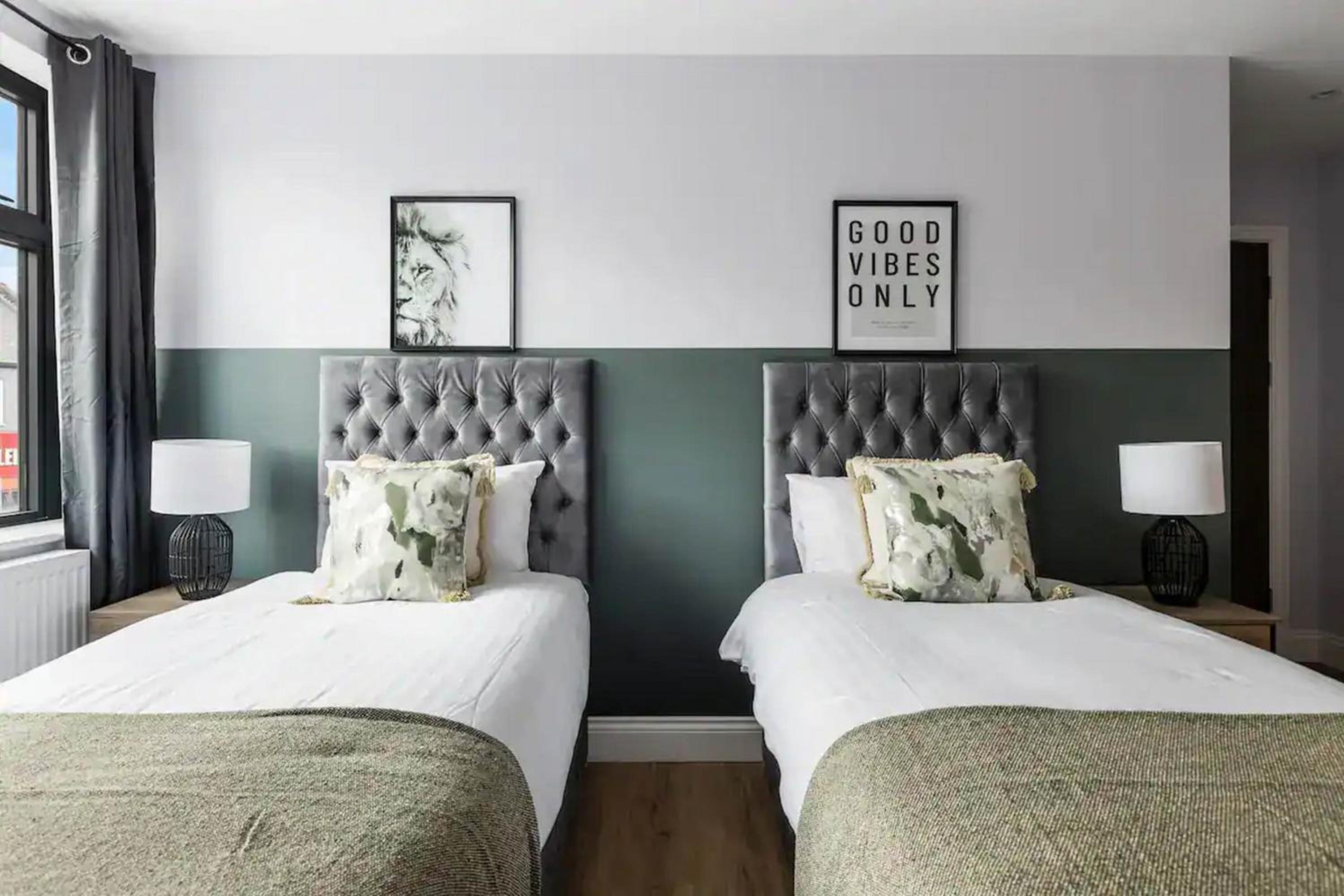 Elegant 3-Bedroom Apartment Near Tube Station - 360 Stays