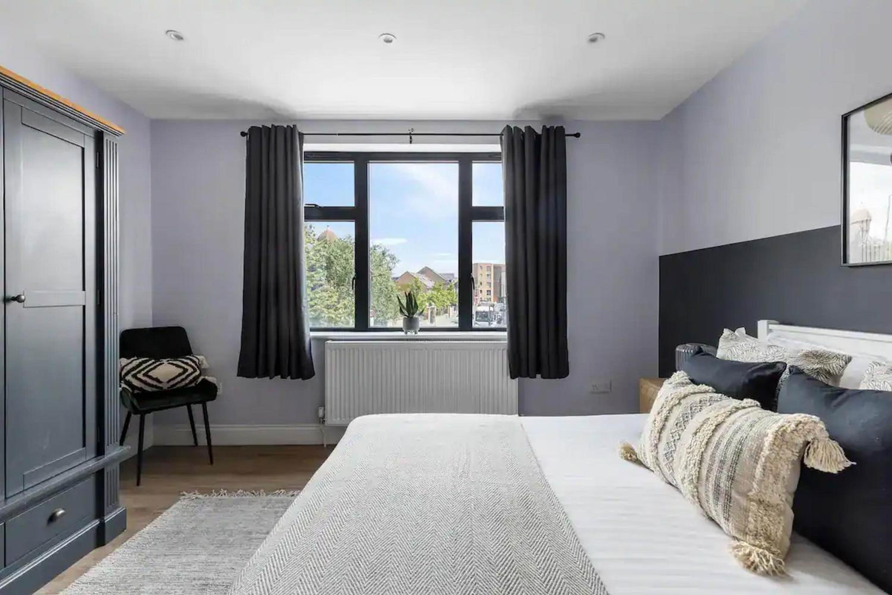 Elegant 3-Bedroom Apartment Near Tube Station - 360 Stays