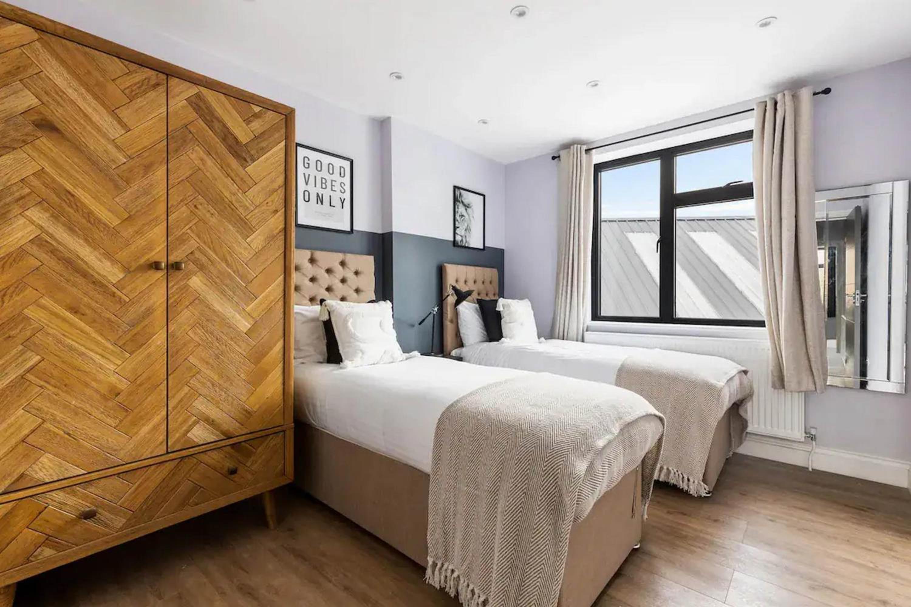 Elegant 3-Bedroom Apartment Near Tube Station - 360 Stays