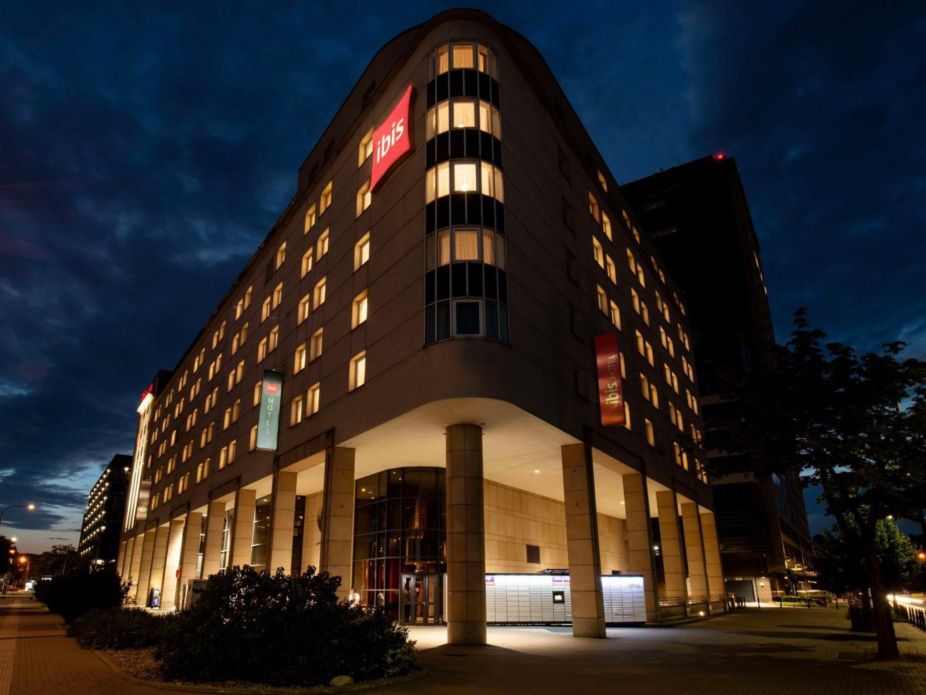 Hotel Ibis Warszawa Stare Miasto - Image 1