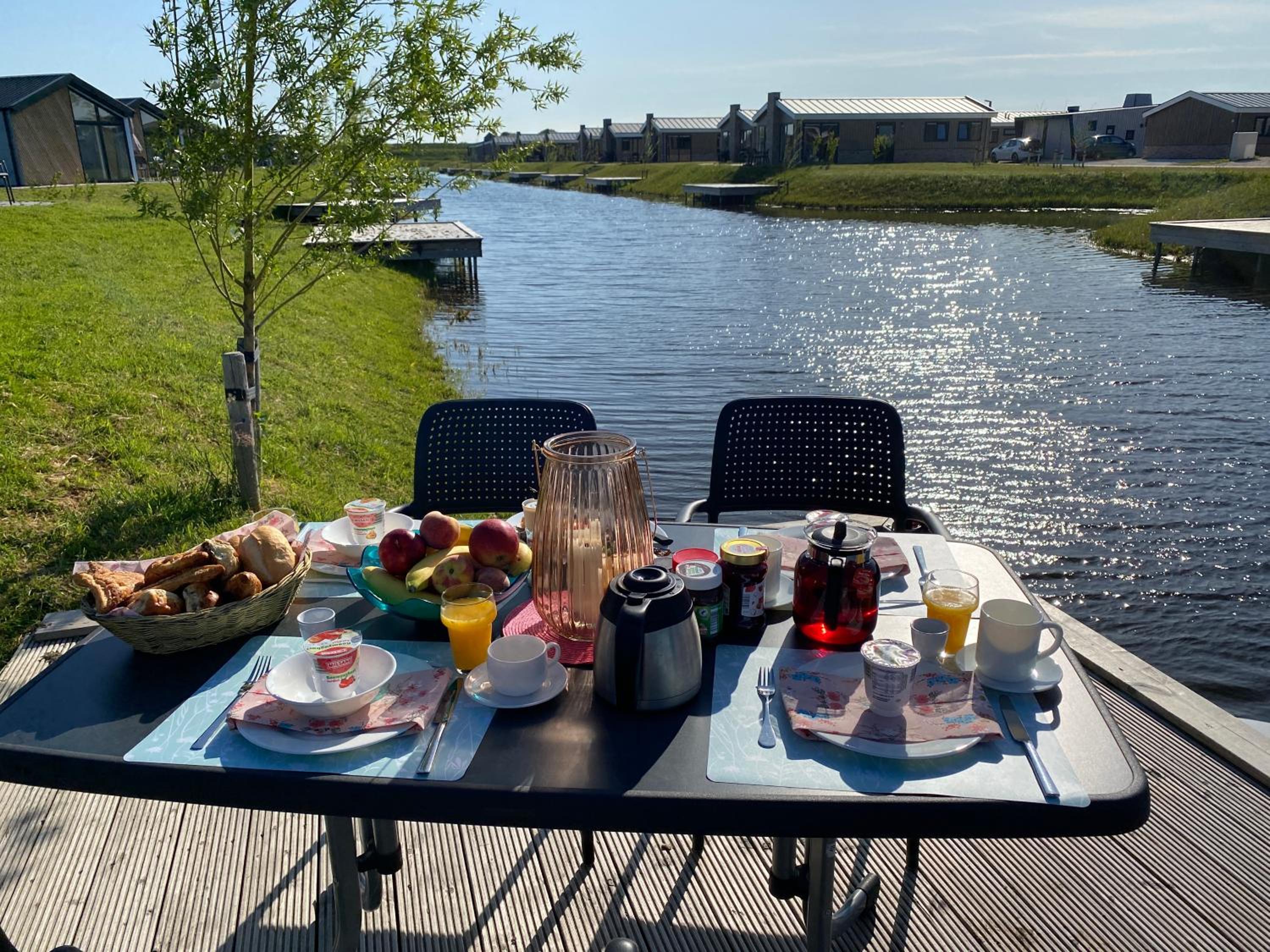 Elegantes Chalet am Wasser mit Steg Klimaanlage Ferienhaus am See Niederlande view 3