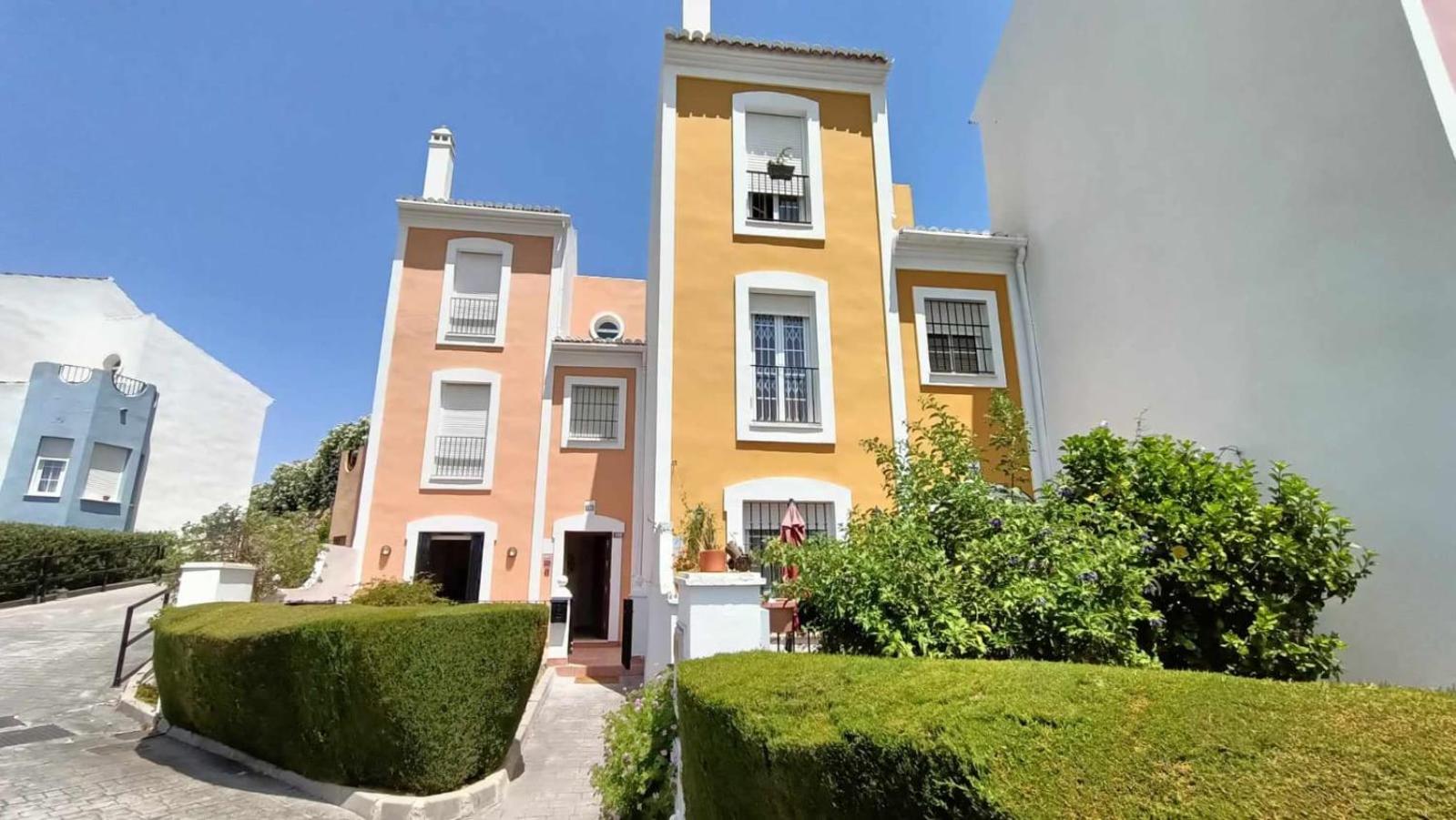 Superb 3 beds Jardines de Casares view 2