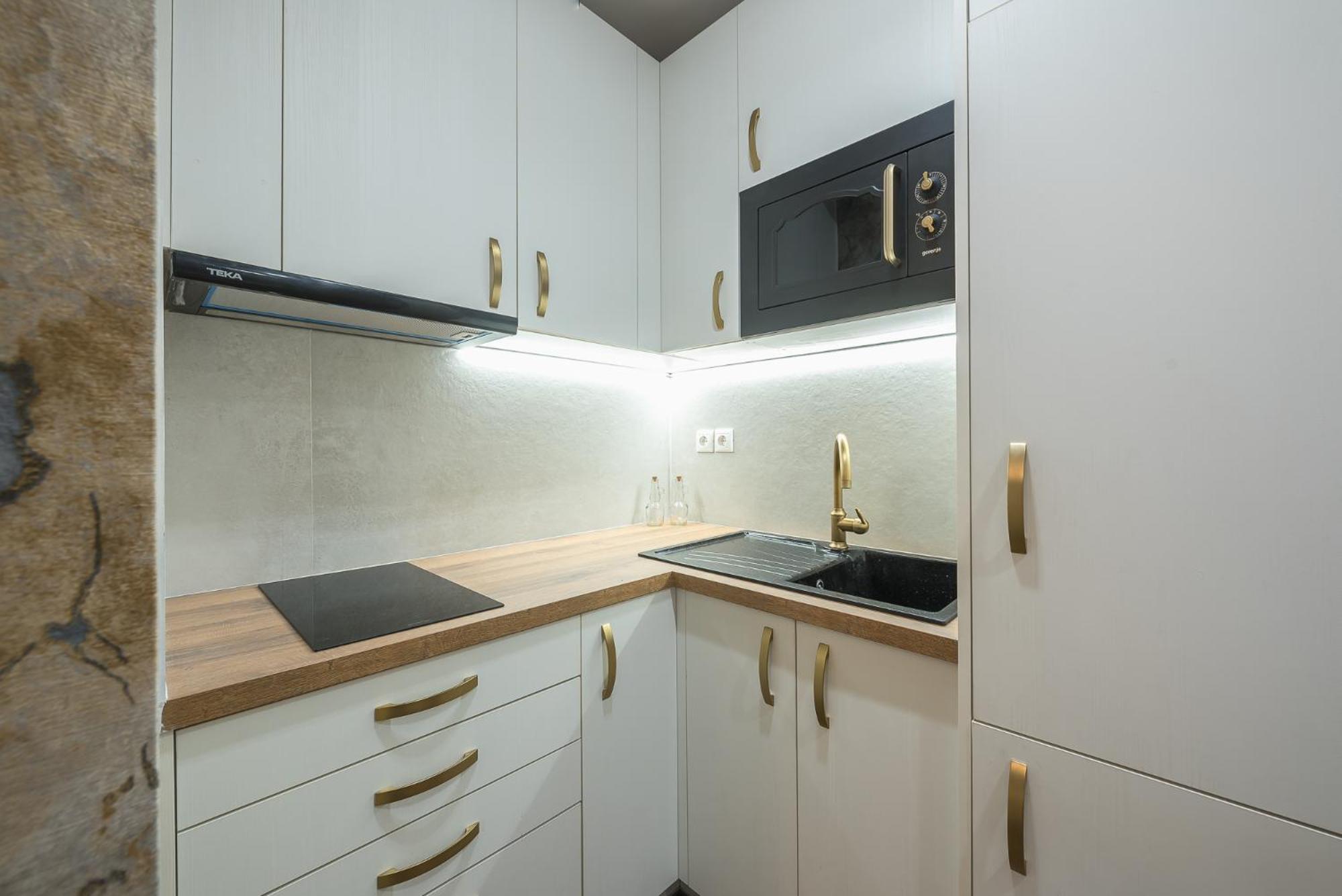 Modern Comfort in Neos Kosmos Metro