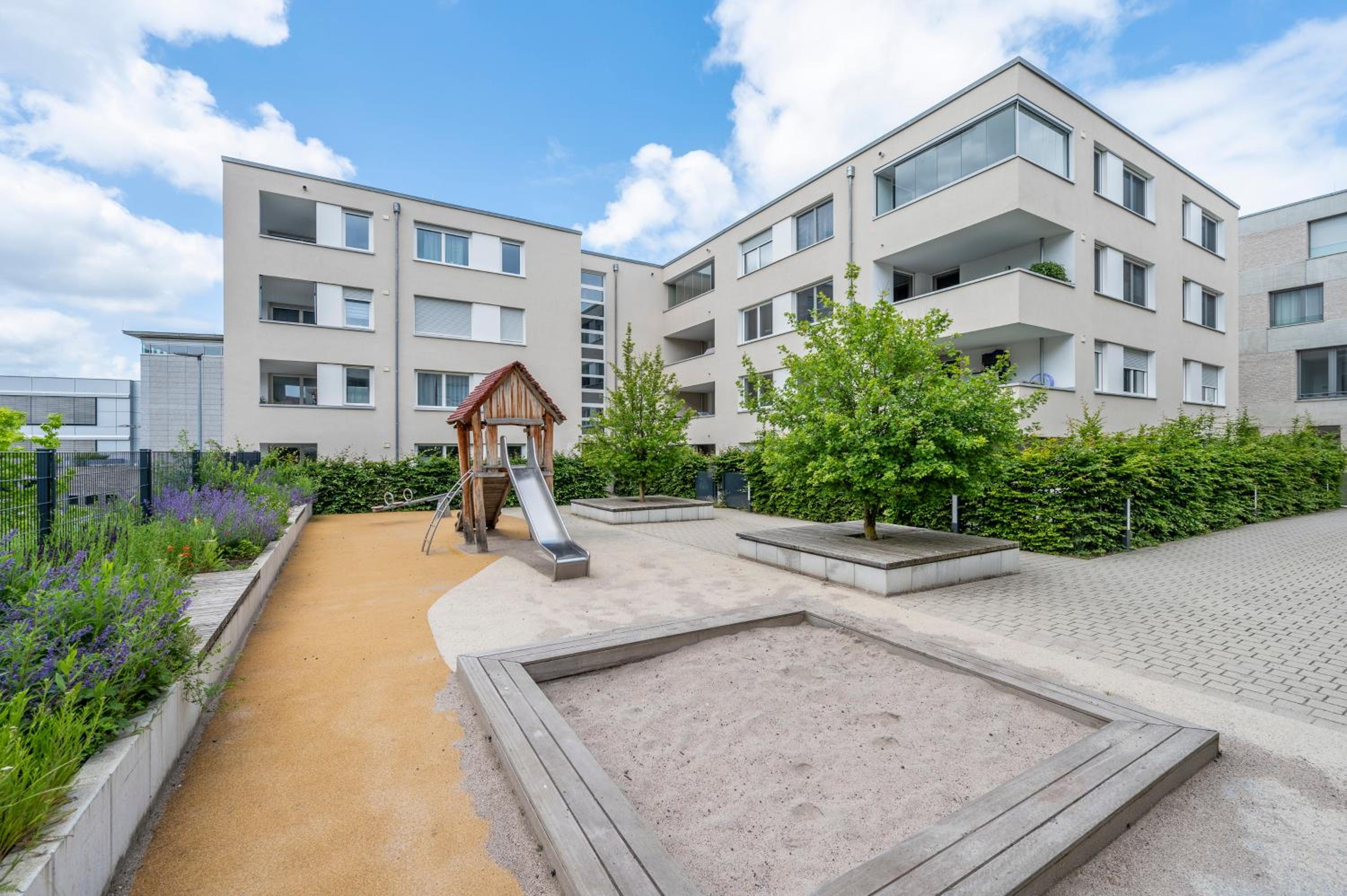 EXQUIS 2BR Design Apartment LOUIS I Parking I Balcony I Mercedes-Benz I Family-friendly