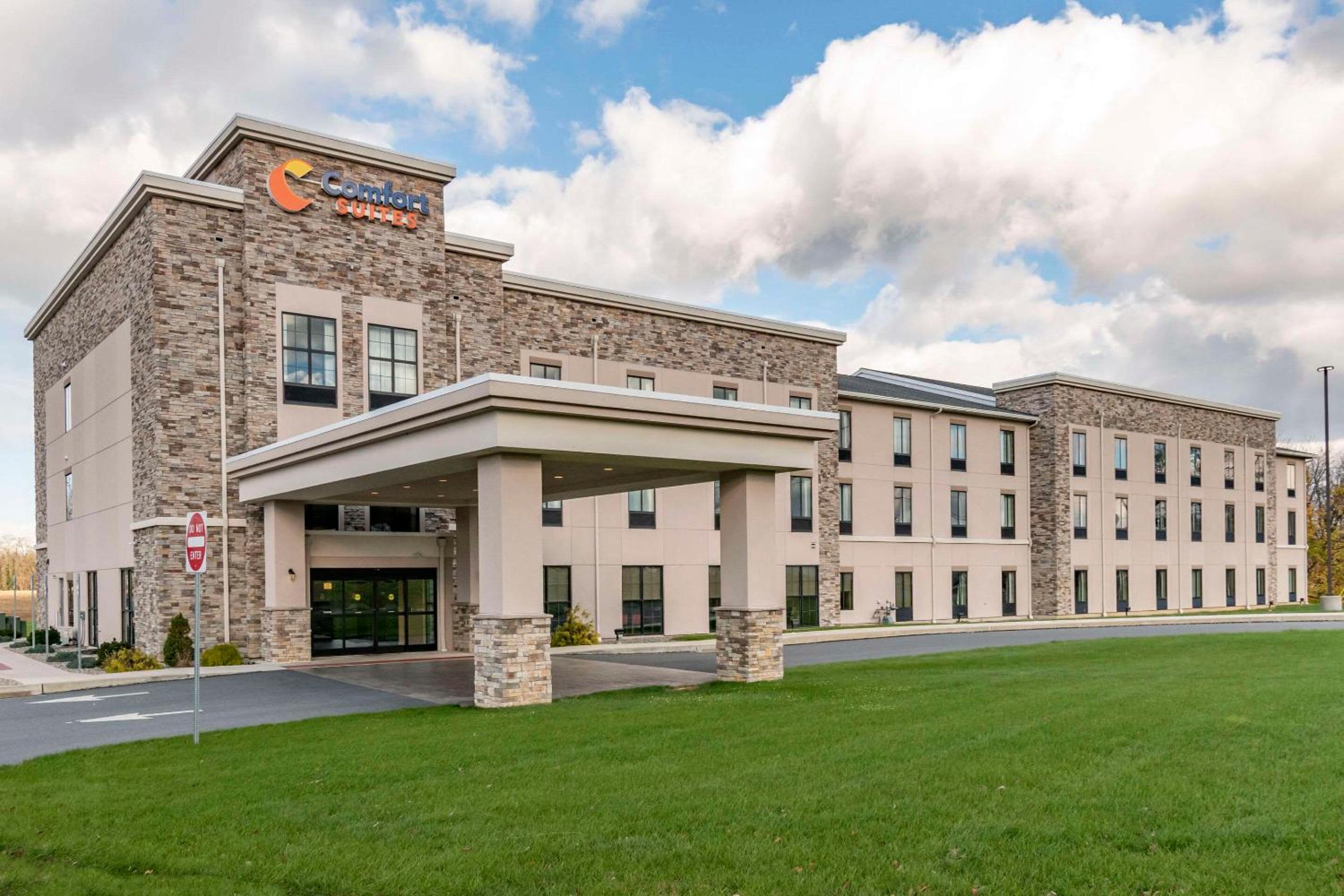Hotel Comfort Suites Manheim - Lancaster - Image 1