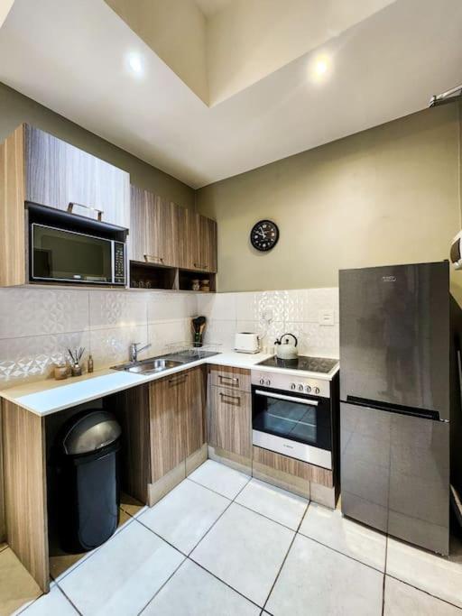 No Loadshedding Fast WiFi Lux Apartment