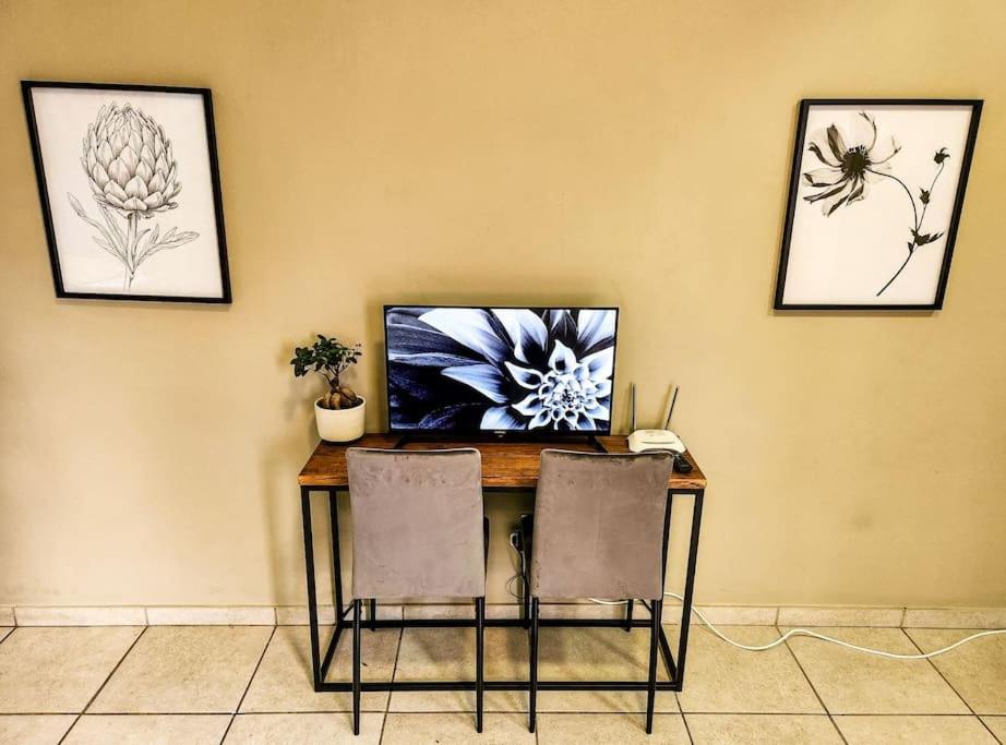 No Loadshedding Fast WiFi Lux Apartment