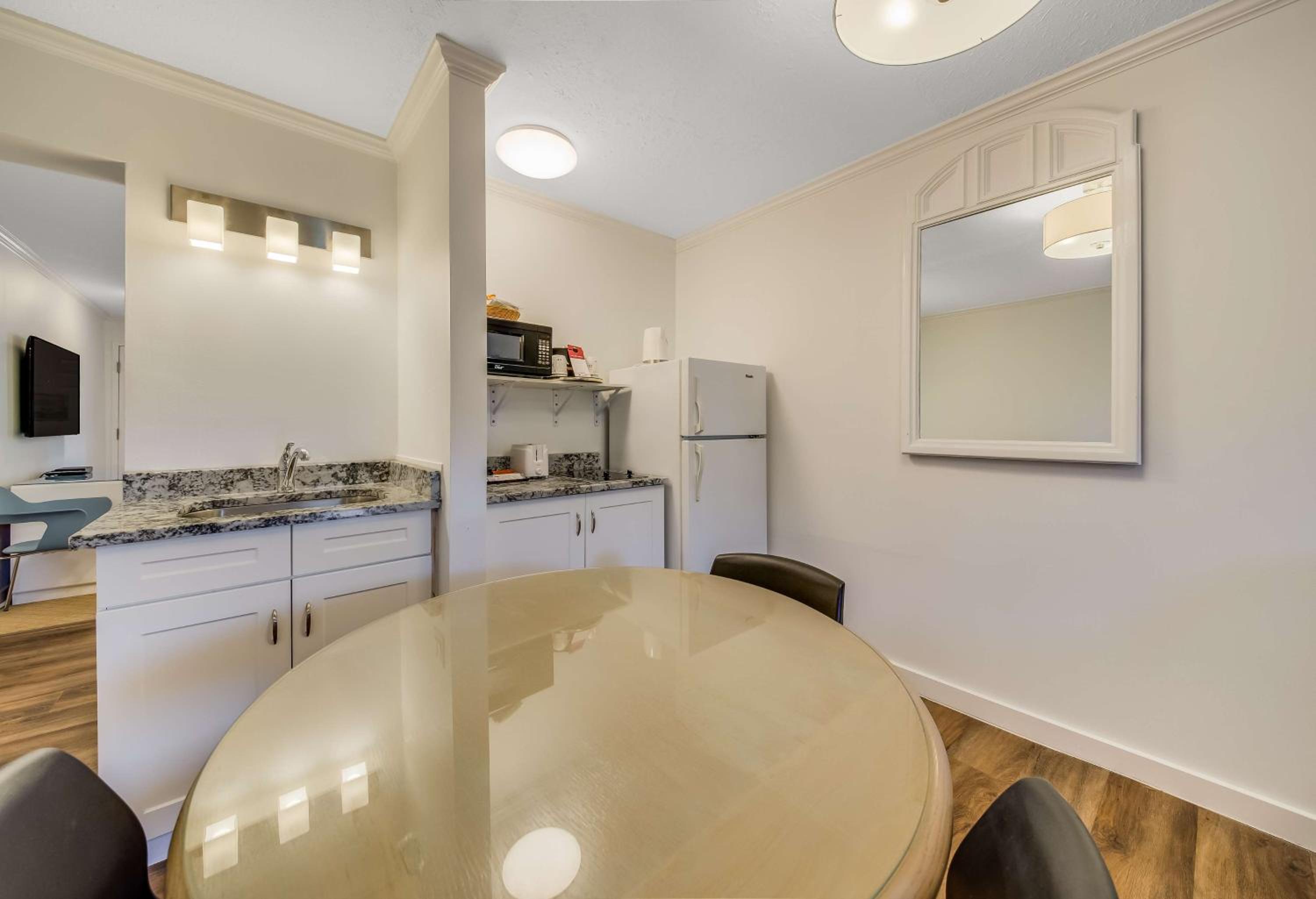 SureStay Hotel by Best Western Rossland Red Mountain - Image 4