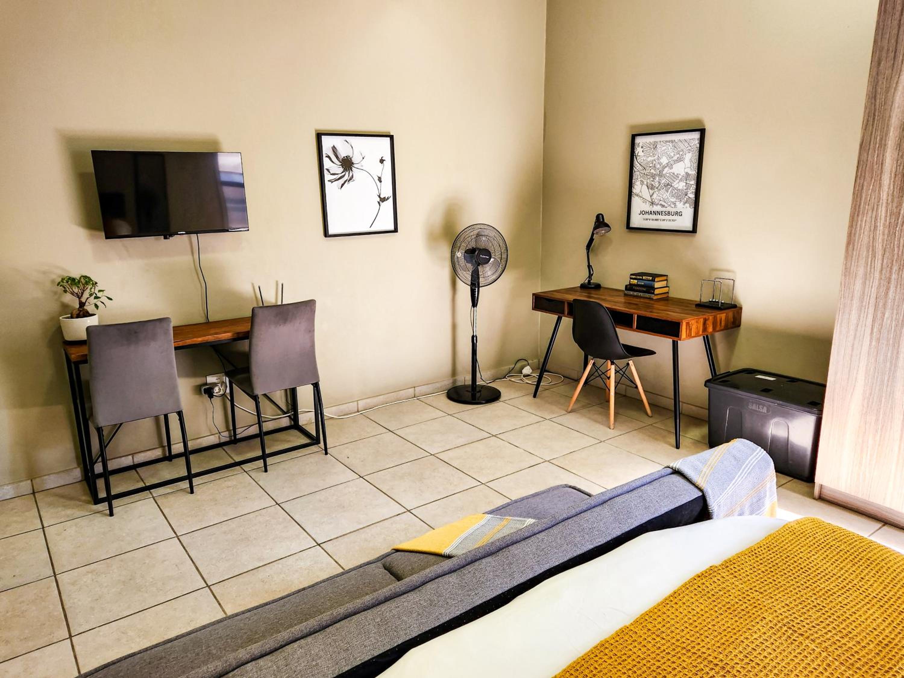 No Loadshedding Fast WiFi Lux Apartment