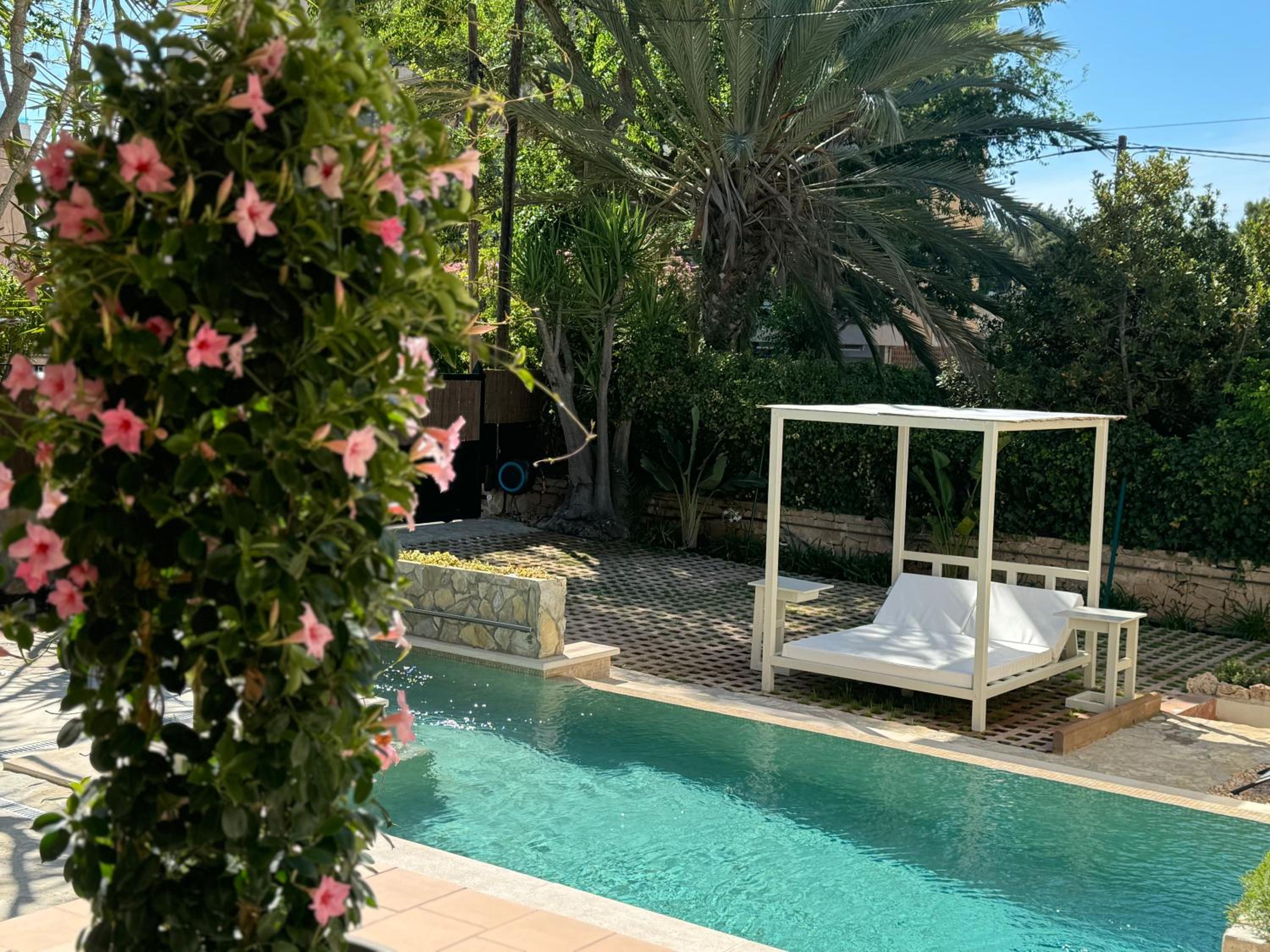 VILLA Henry