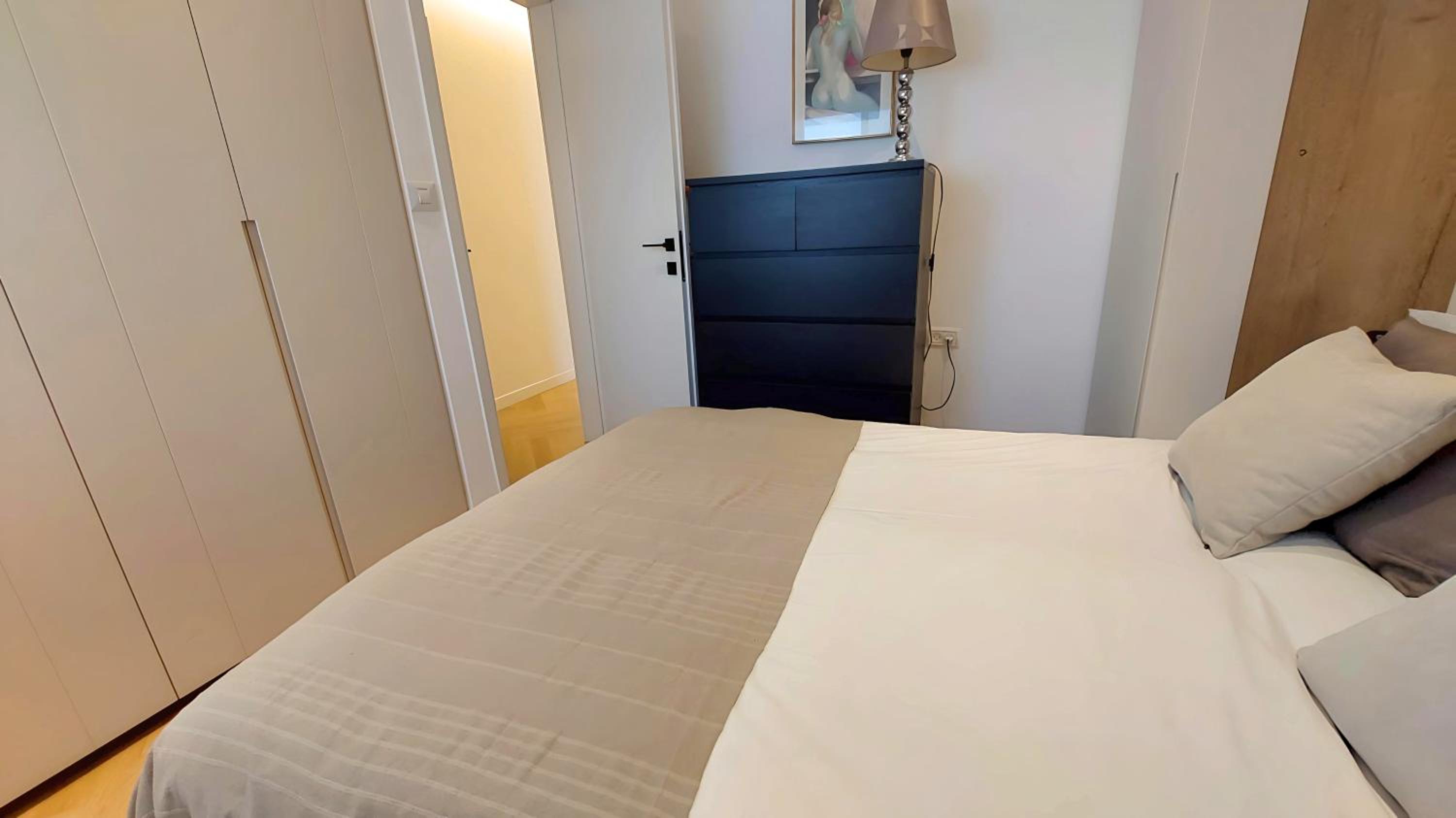 Exquisite 3bed Penthouse City Center - Kosher Opt. view 5