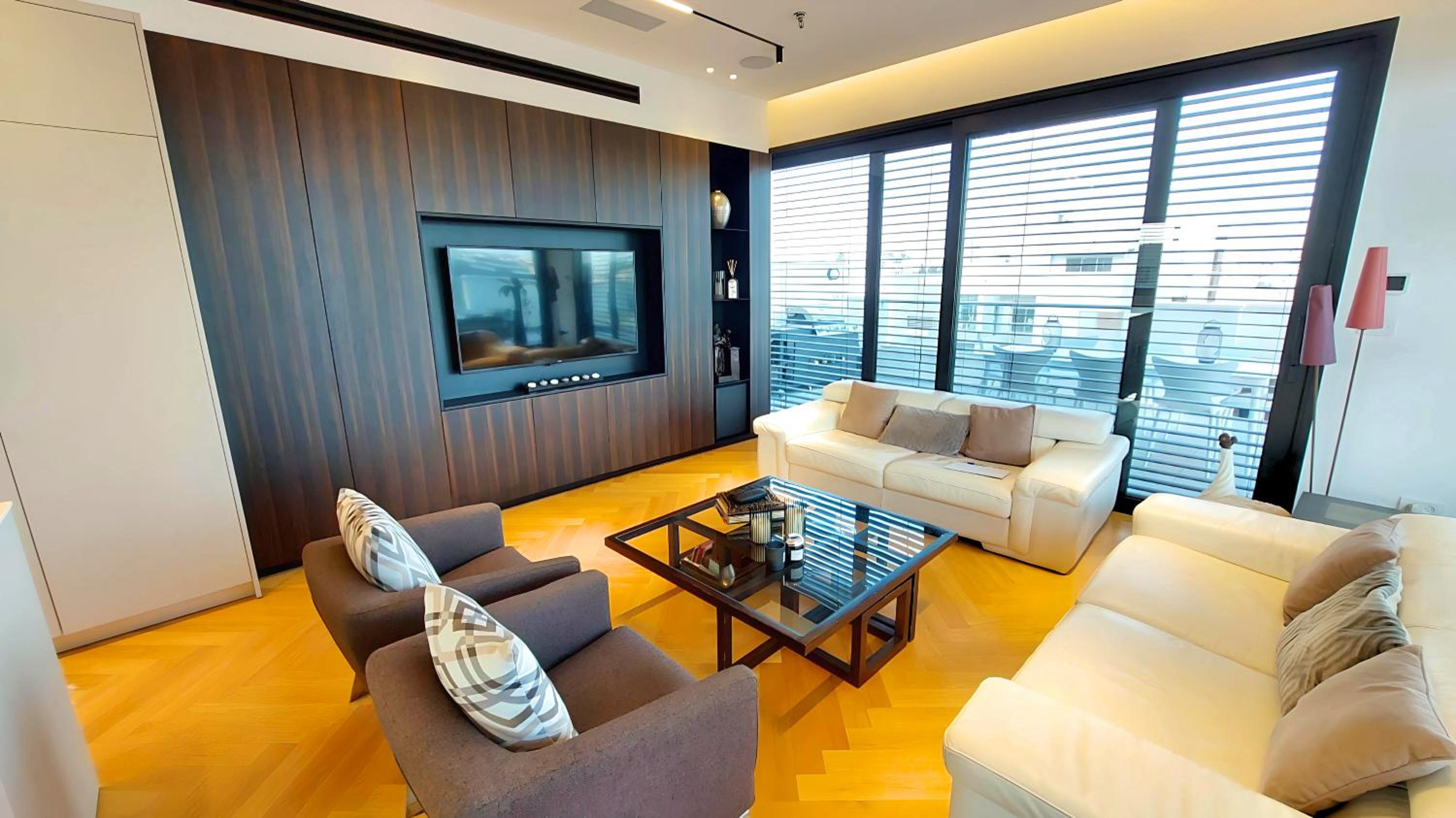Exquisite 3bed Penthouse City Center - Kosher Opt. view 2