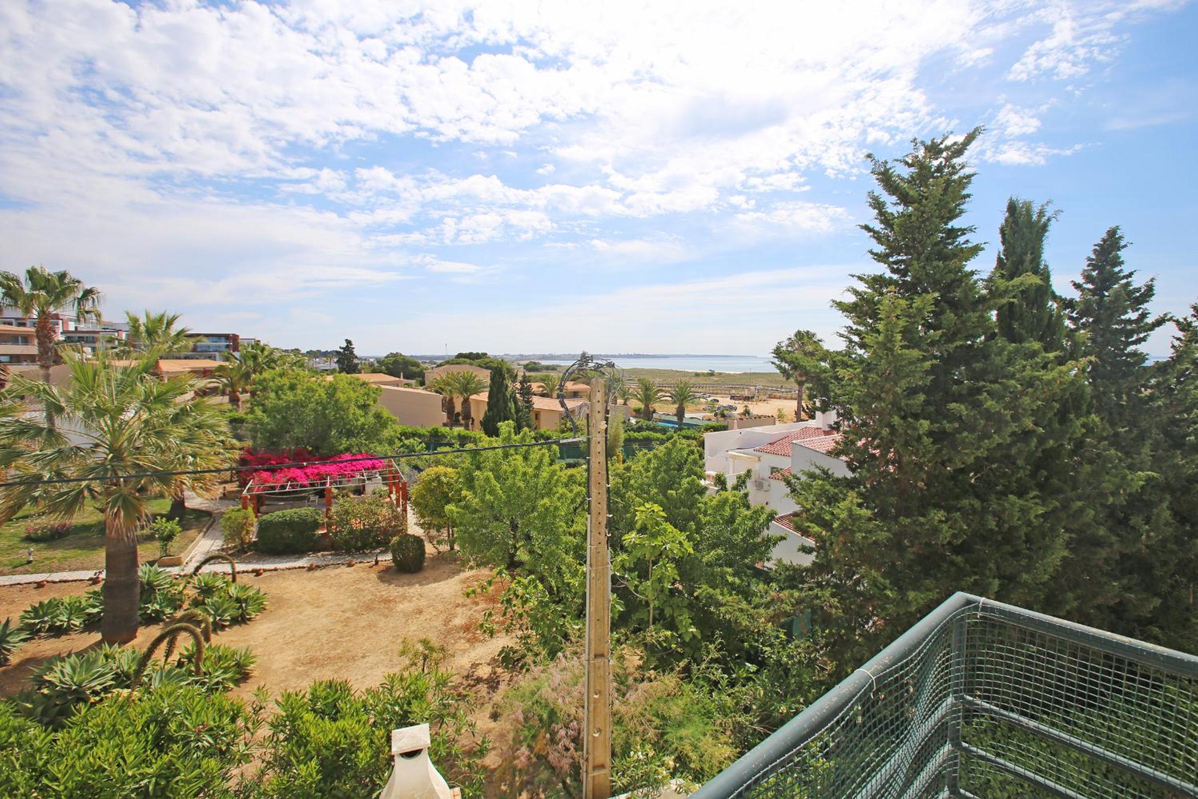 Quinta dos Pinheiros Apartments