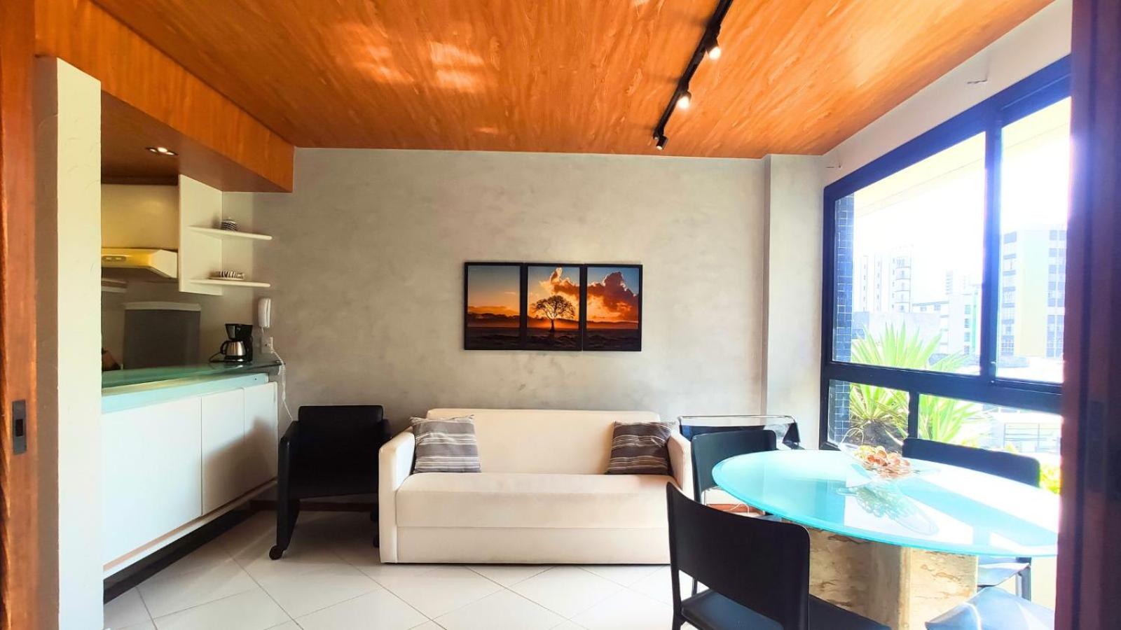 Flat Completo com cozinha no Melhor da Pituba, WIFI, Ar, Netflix, EDF Frente Mar, Piscina