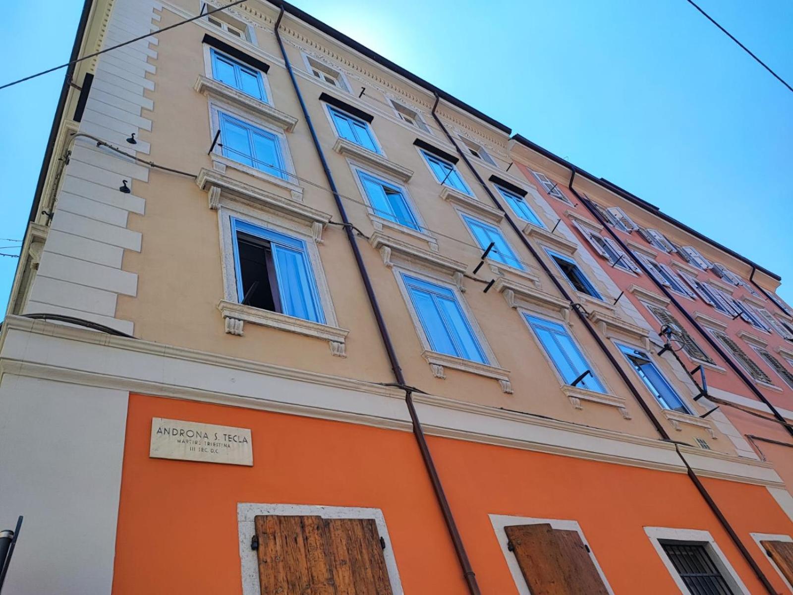 Tecla 4 Home photo 4