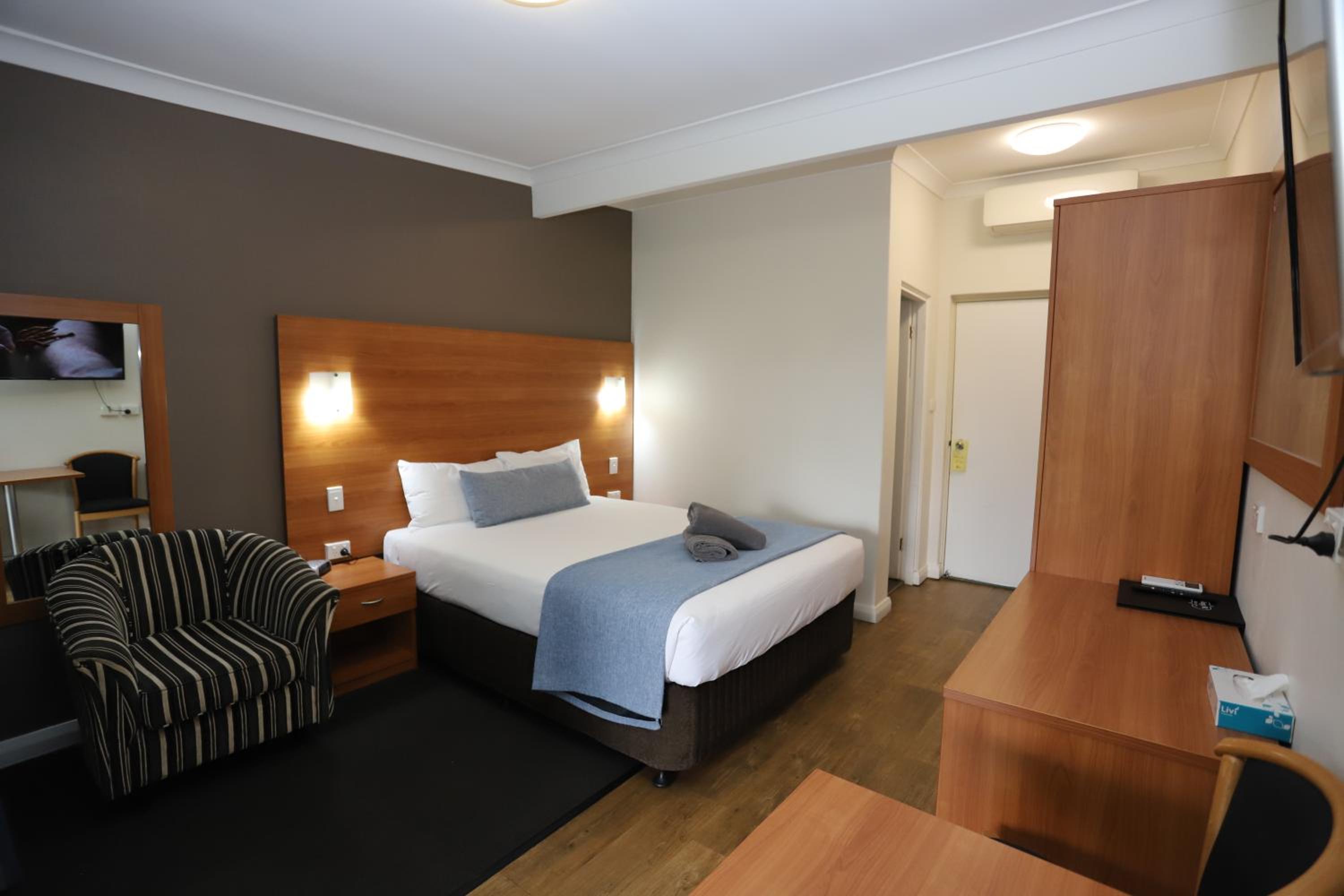 Sleepy Hill Motor Inn