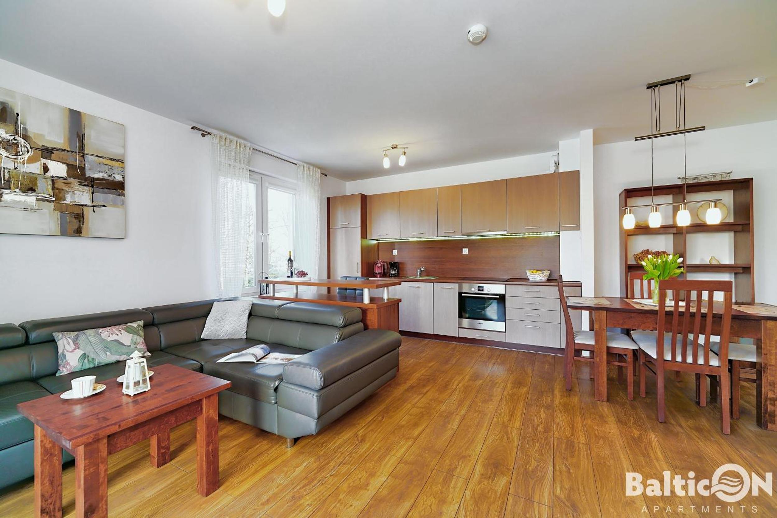 Apartamenty BalticON Polanki - Sauna, Fitness inclusive - Basen latem, Pool im Sommer
