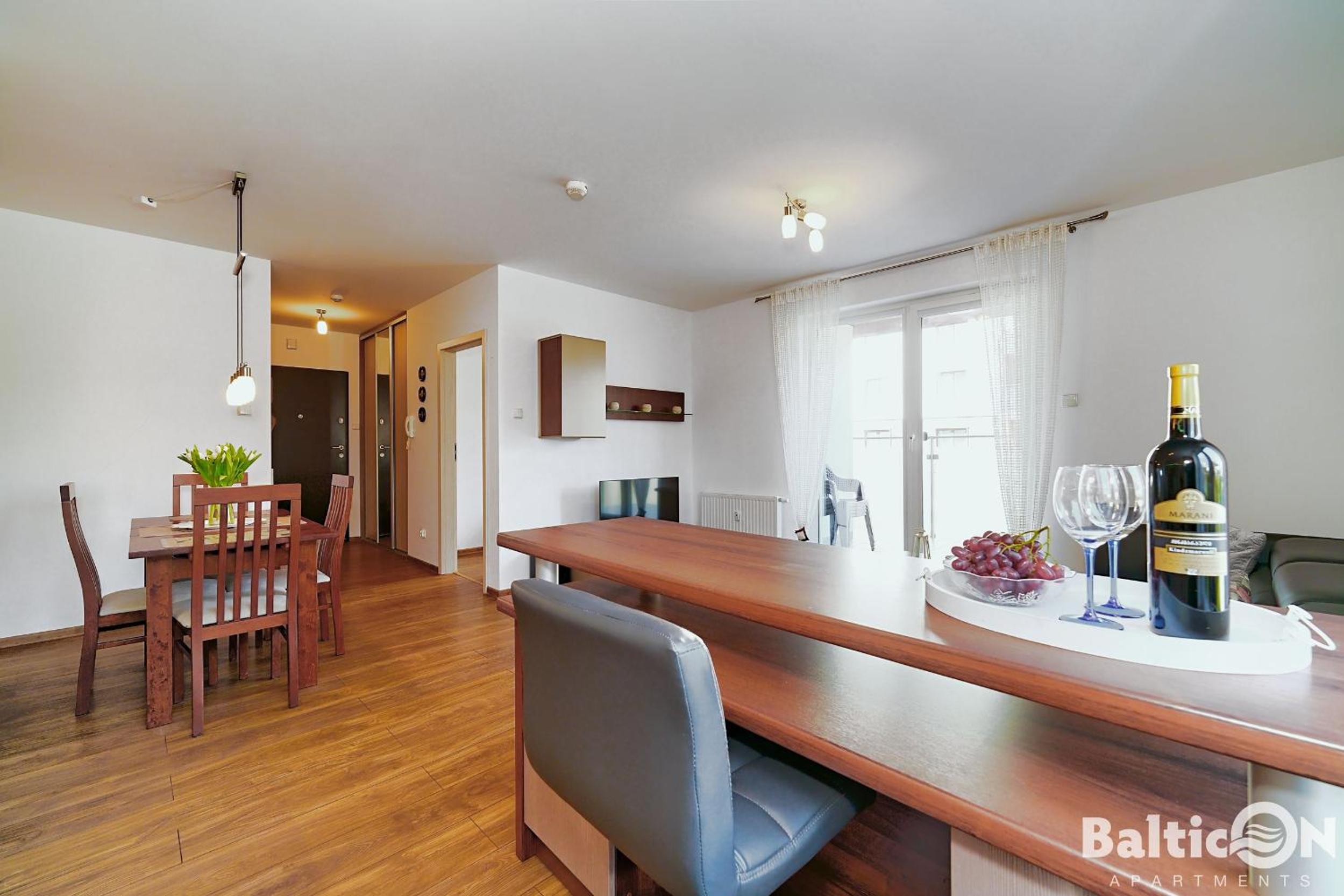 Apartamenty BalticON Polanki - Sauna, Fitness inclusive - Basen latem, Pool im Sommer