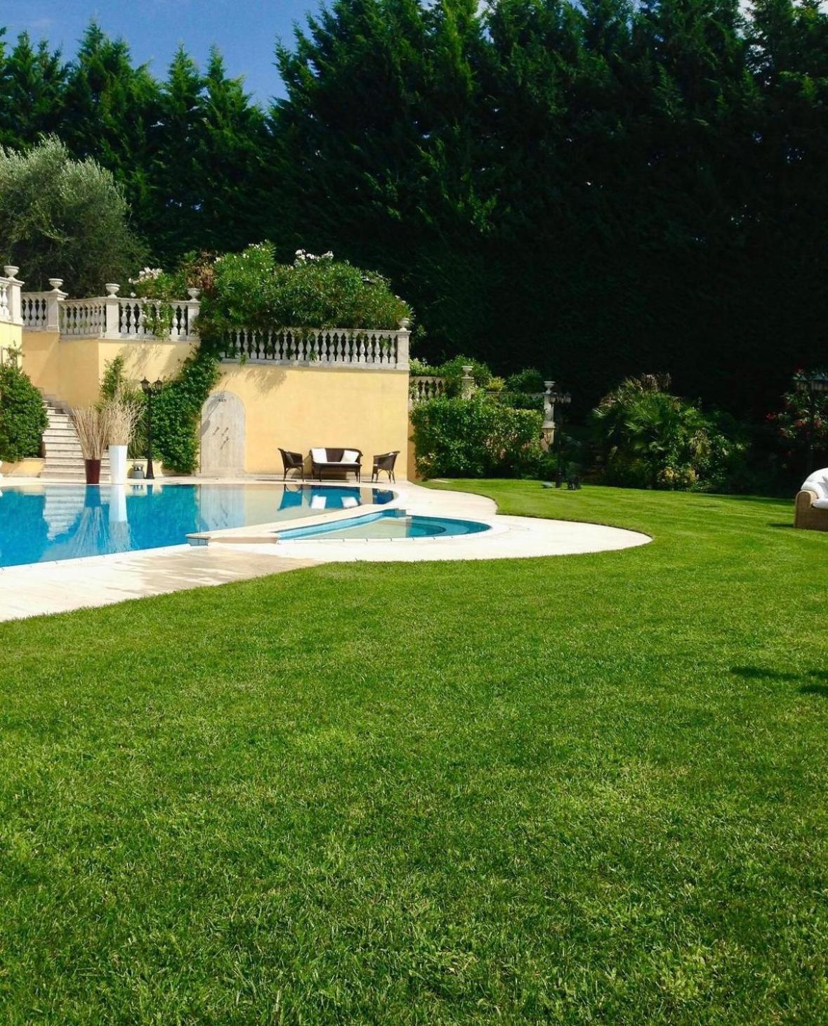 Living la Dolce Vita with pool view 5