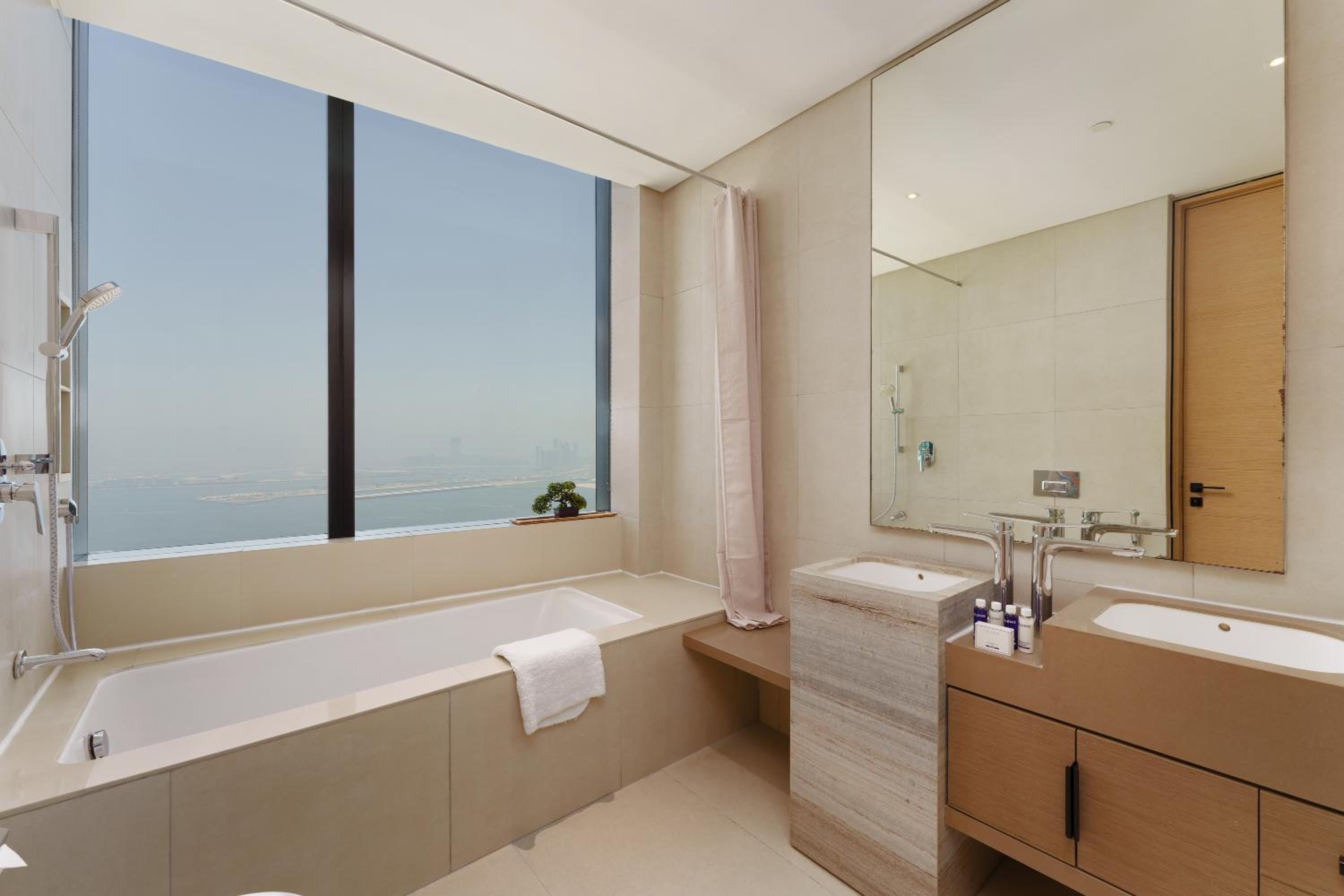 Maison Privee - Luxury Living w/ Superb Sea Views in Address JBR