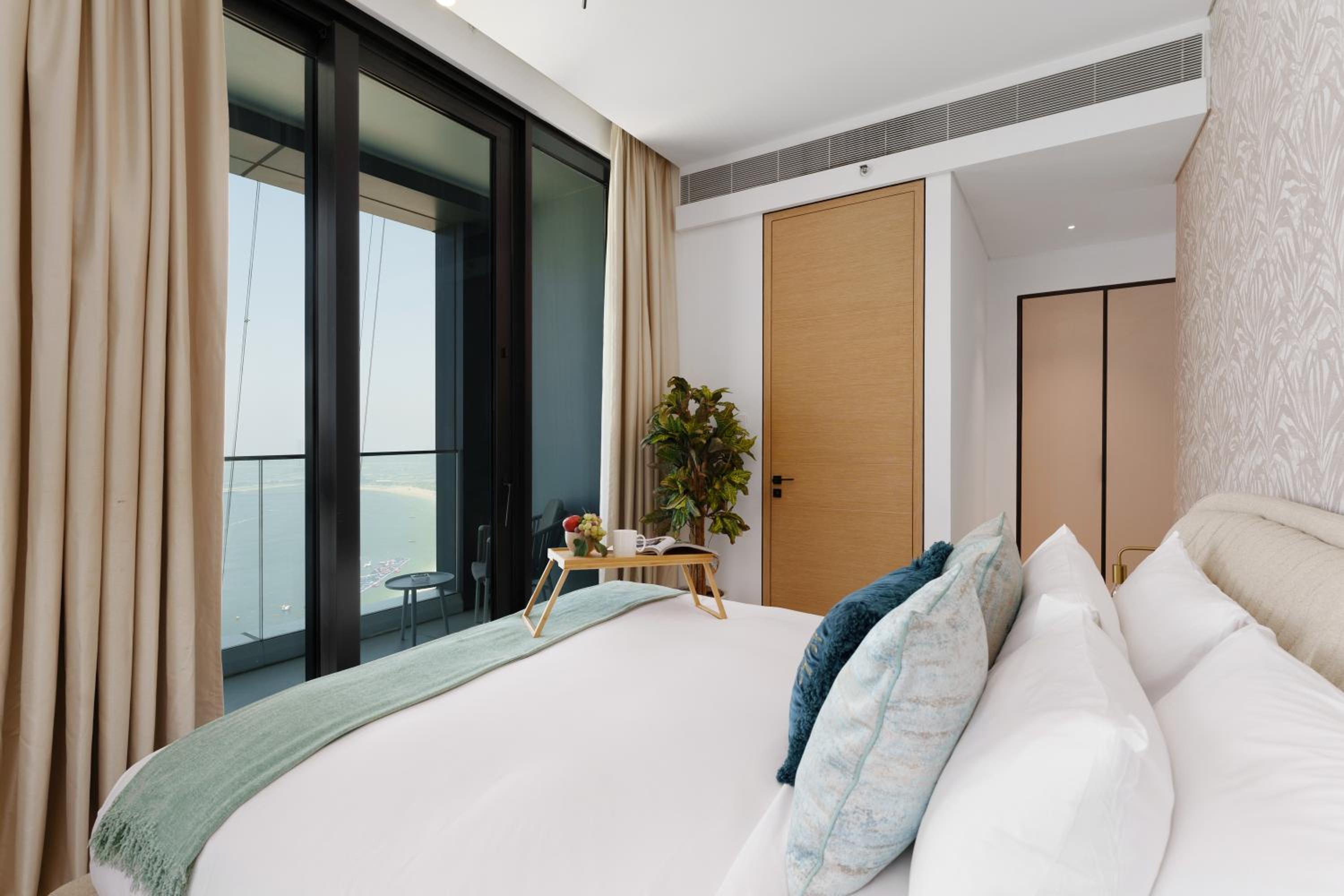 Maison Privee - Luxury Living w/ Superb Sea Views in Address JBR