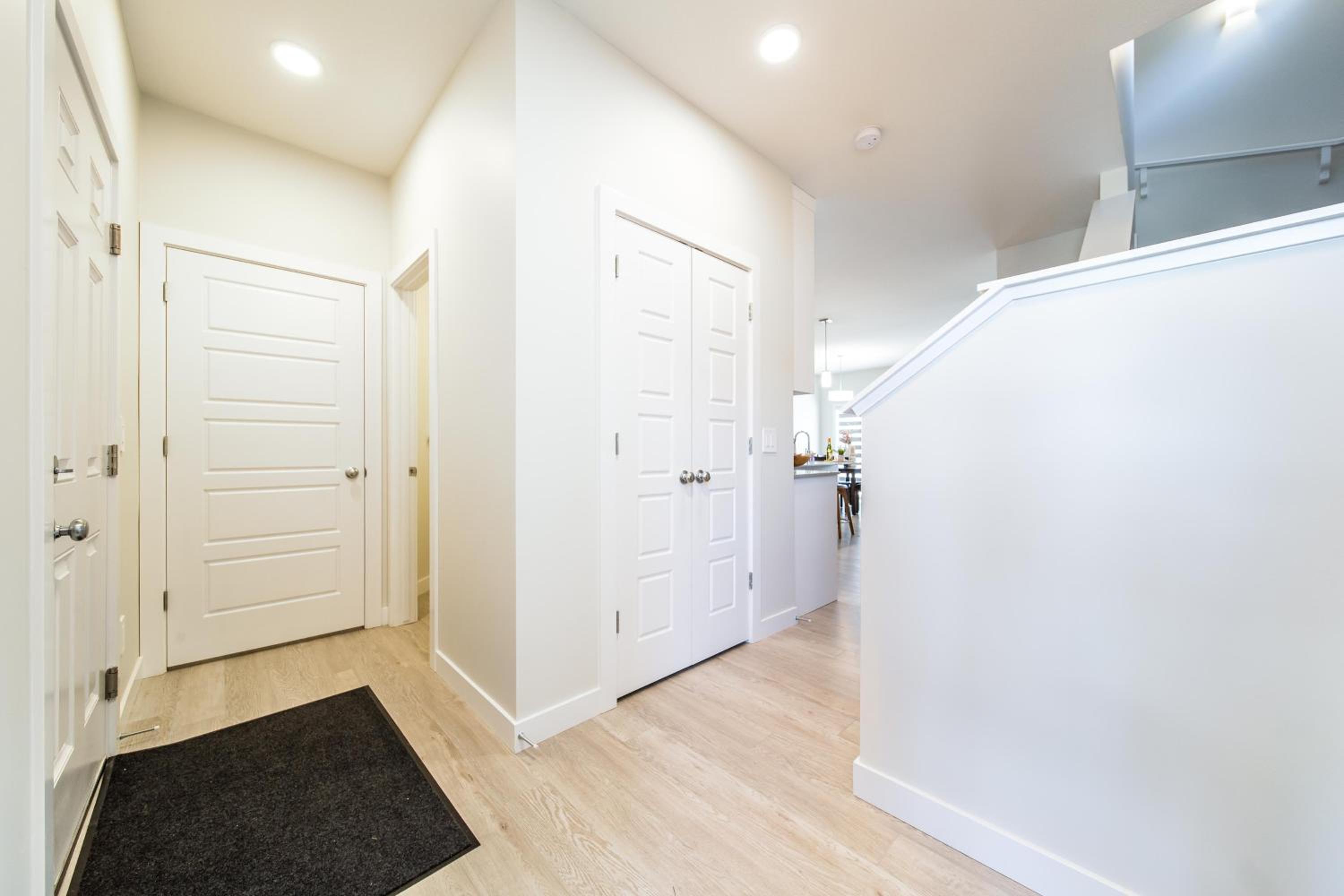 Beautiful Elegant Home Sleeps 10, Free Parking, Central AC