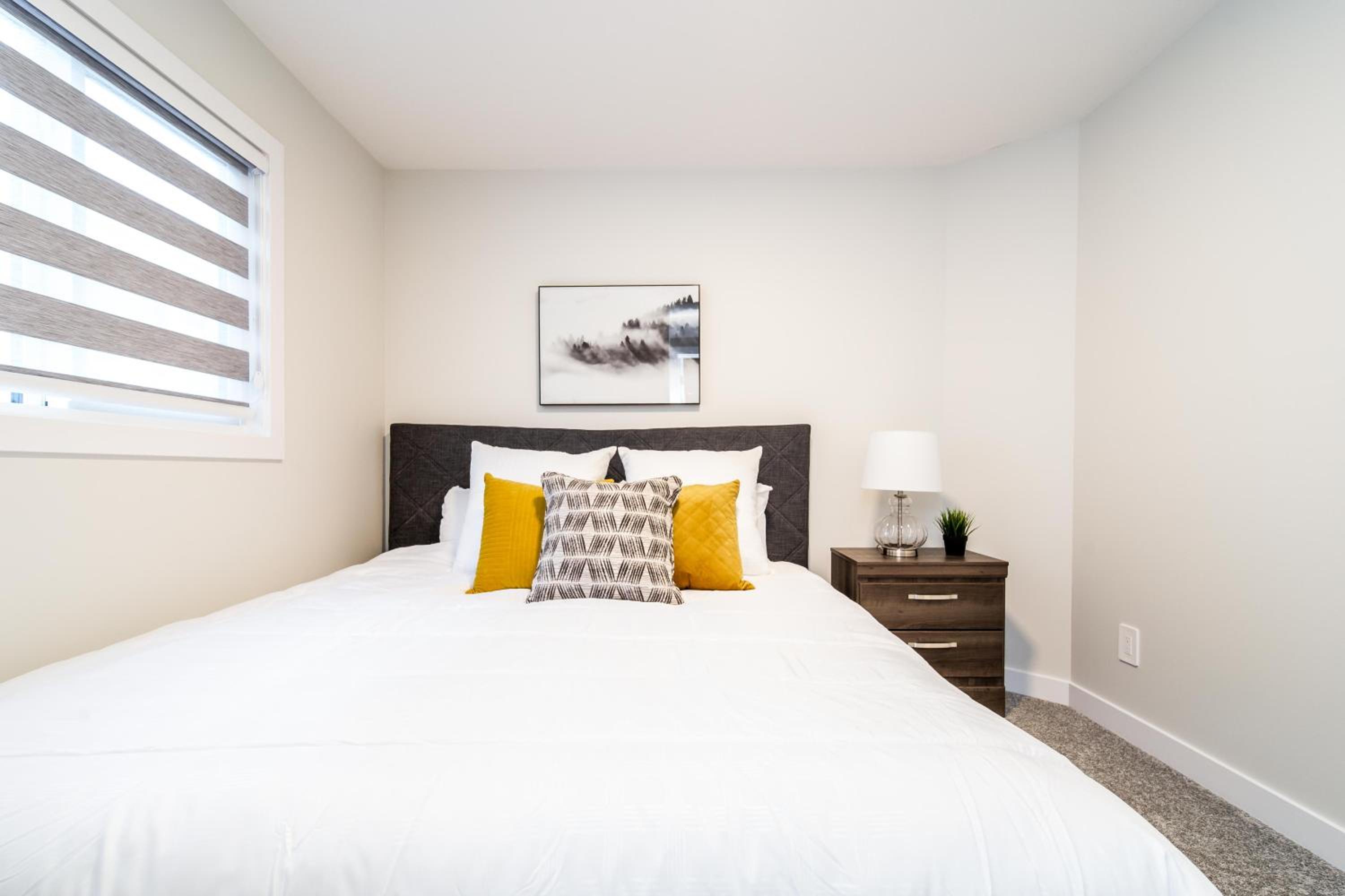 Beautiful Elegant Home Sleeps 10, Free Parking, Central AC