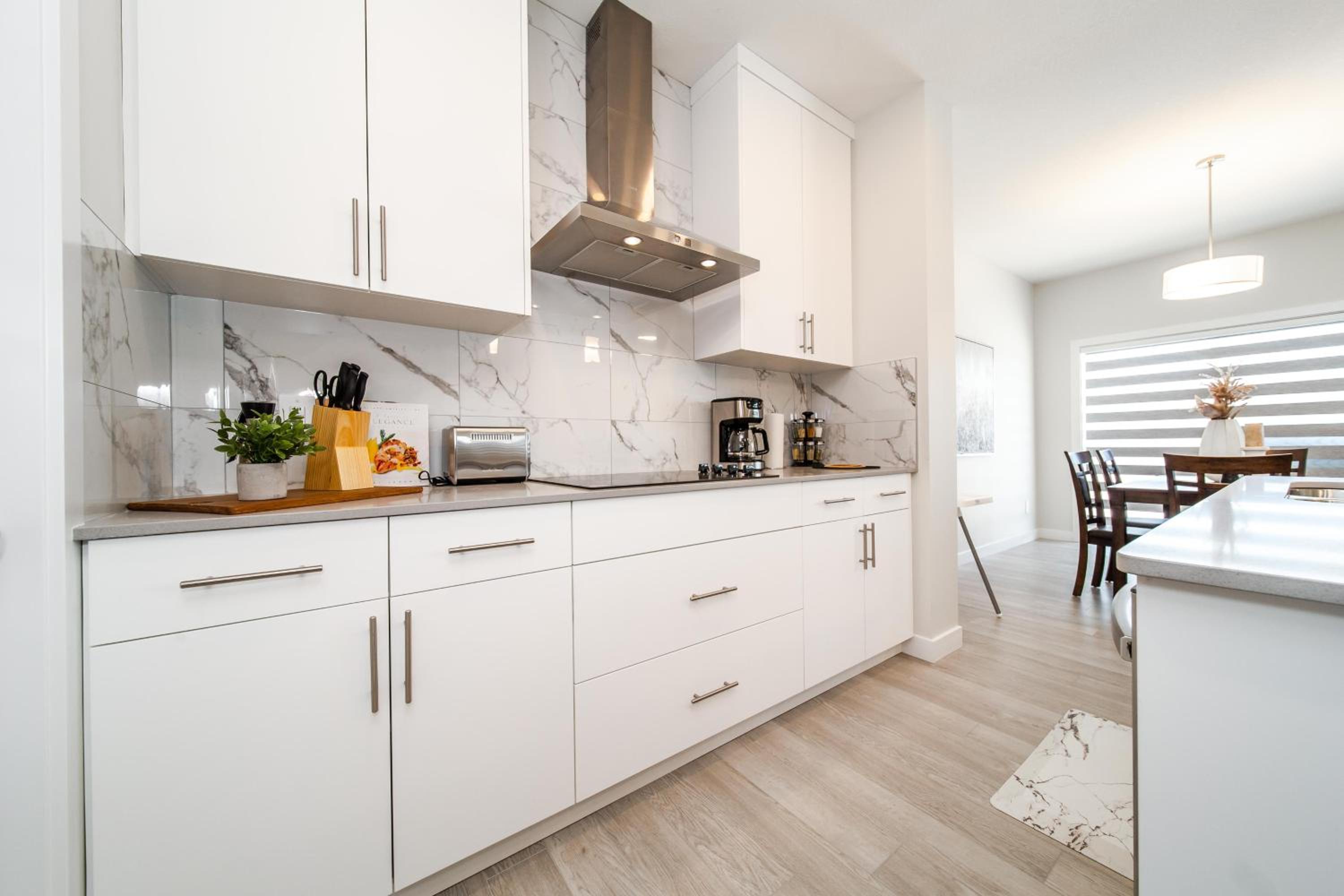 Beautiful Elegant Home Sleeps 10, Free Parking, Central AC