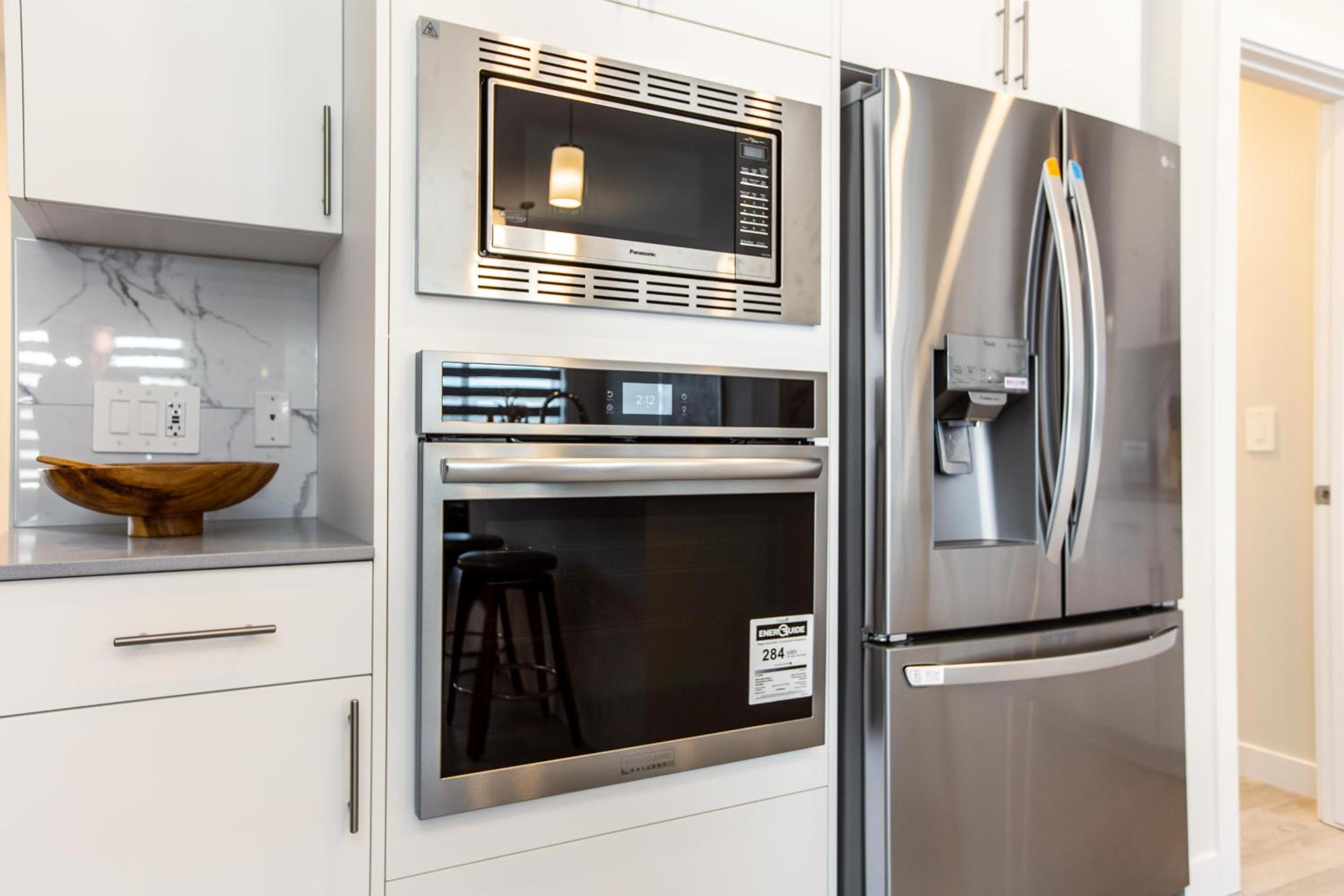 Beautiful Elegant Home Sleeps 10, Free Parking, Central AC