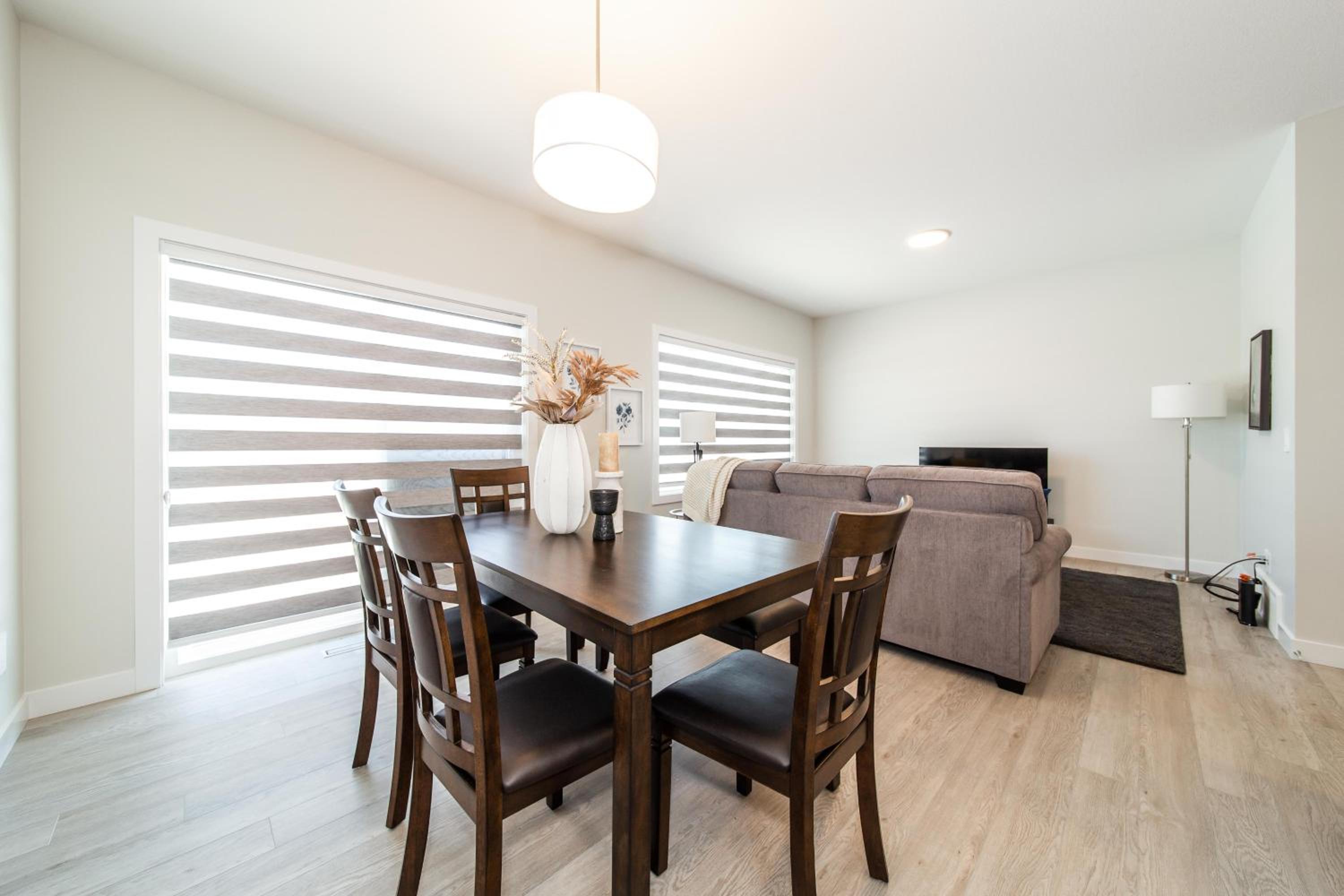Beautiful Elegant Home Sleeps 10, Free Parking, Central AC