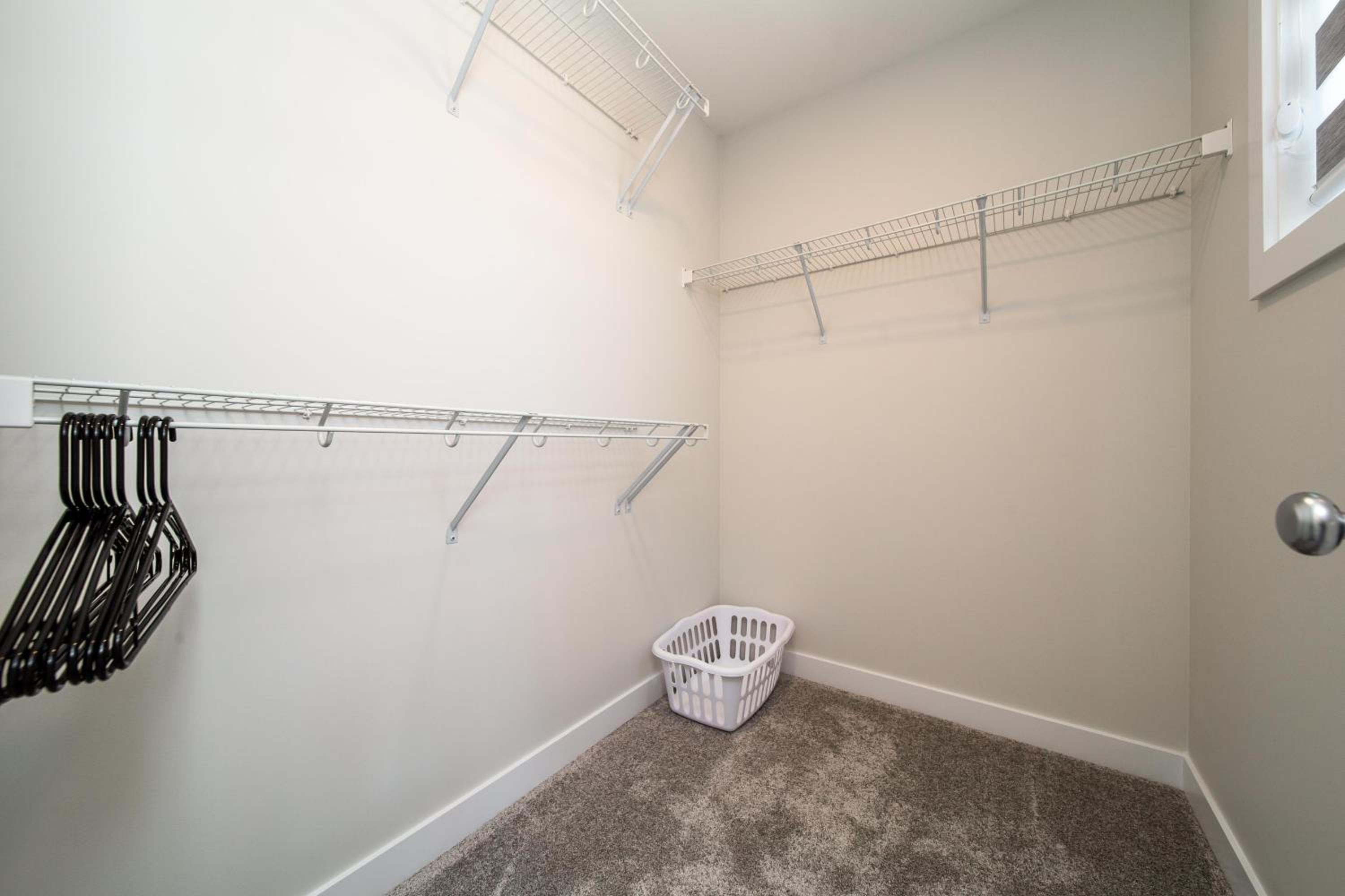 Beautiful Elegant Home Sleeps 10, Free Parking, Central AC