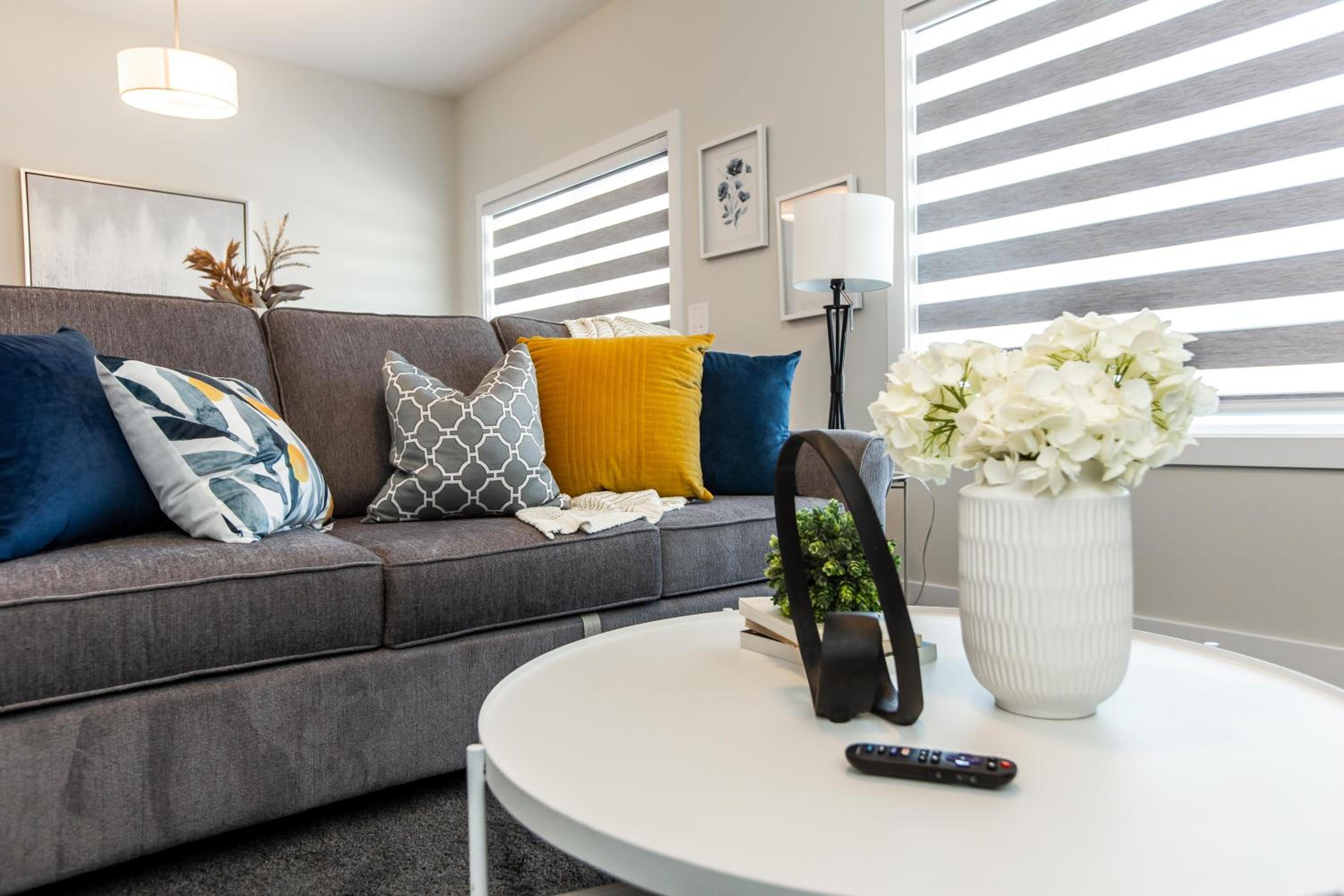 Beautiful Elegant Home Sleeps 10, Free Parking, Central AC
