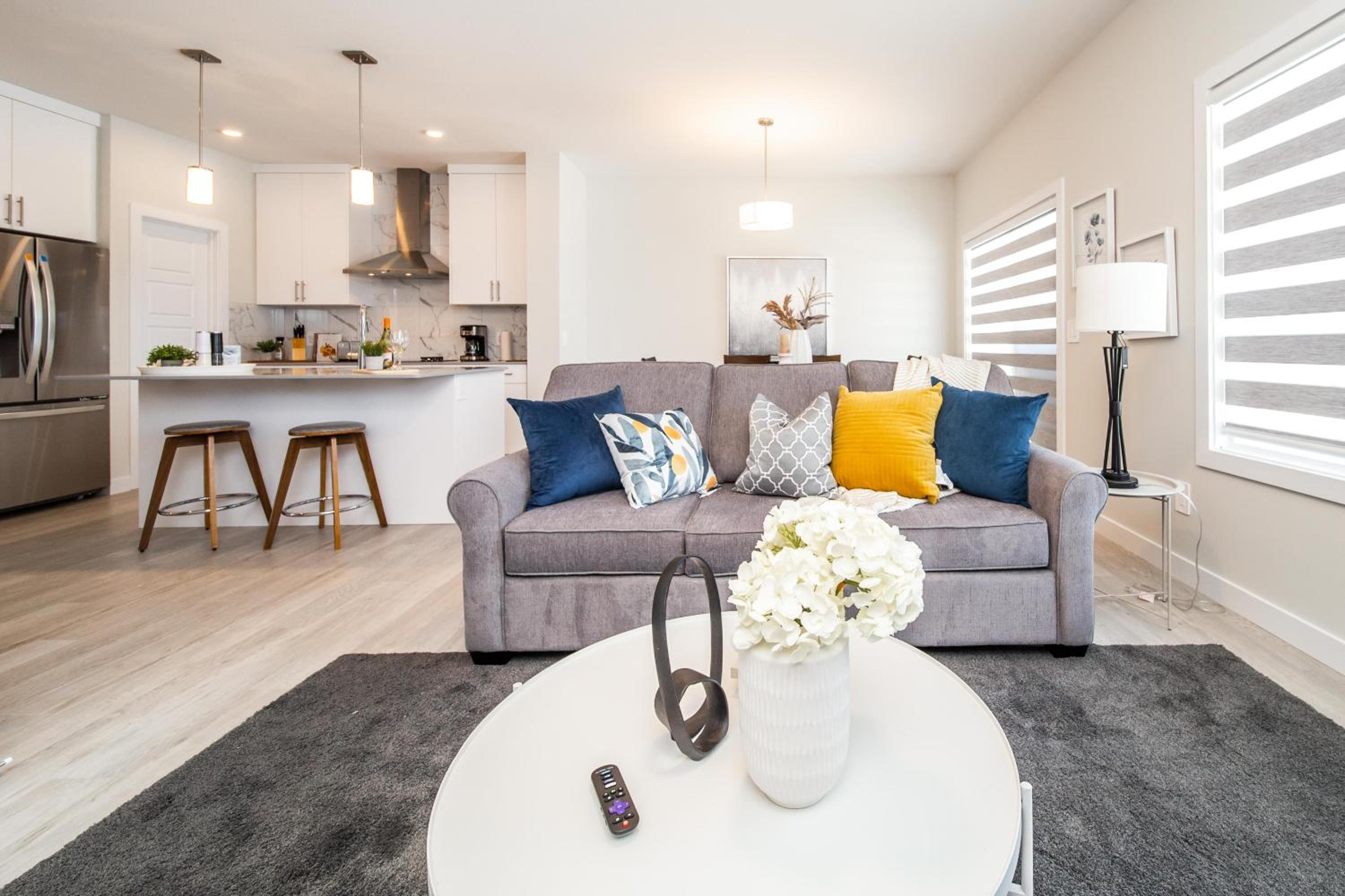 Beautiful Elegant Home Sleeps 10, Free Parking, Central AC