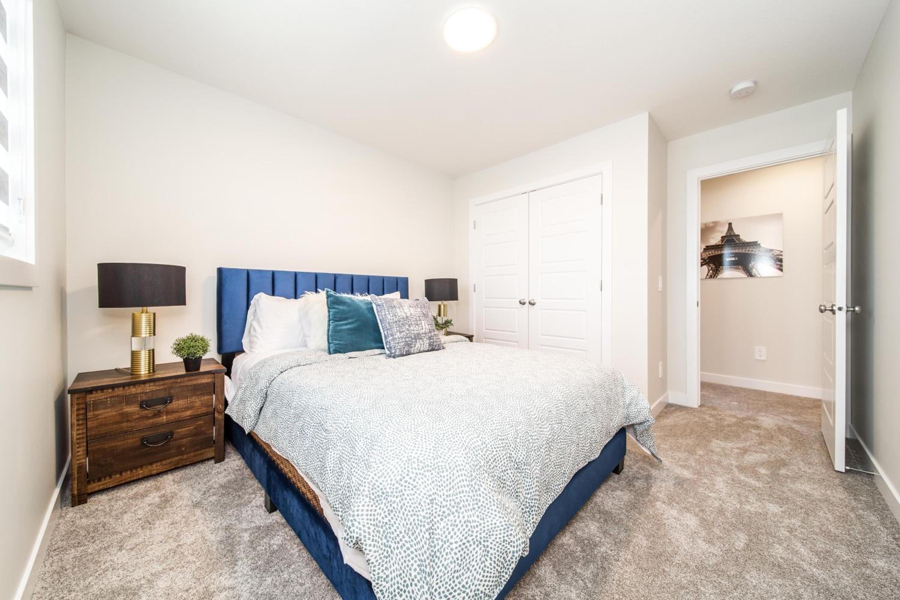 Beautiful Elegant Home Sleeps 10, Free Parking, Central AC