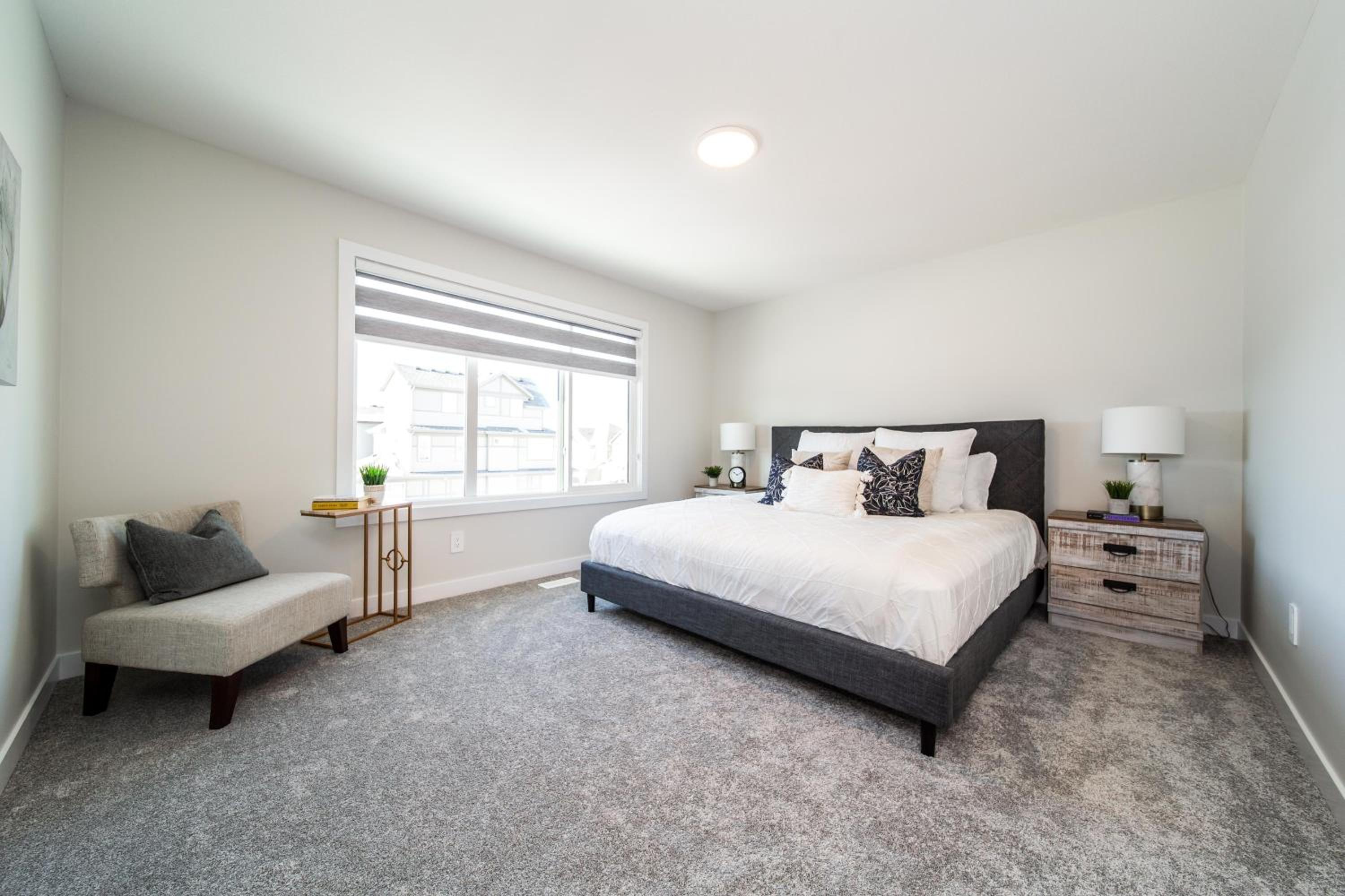 Beautiful Elegant Home Sleeps 10, Free Parking, Central AC