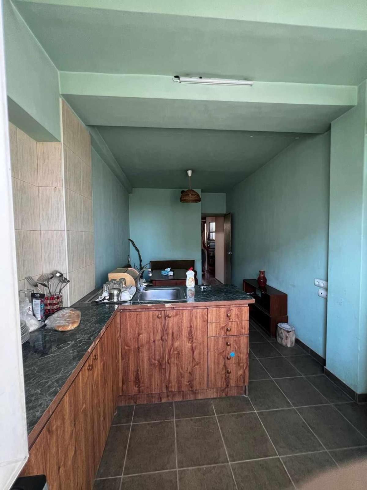Malibu Park Apartment