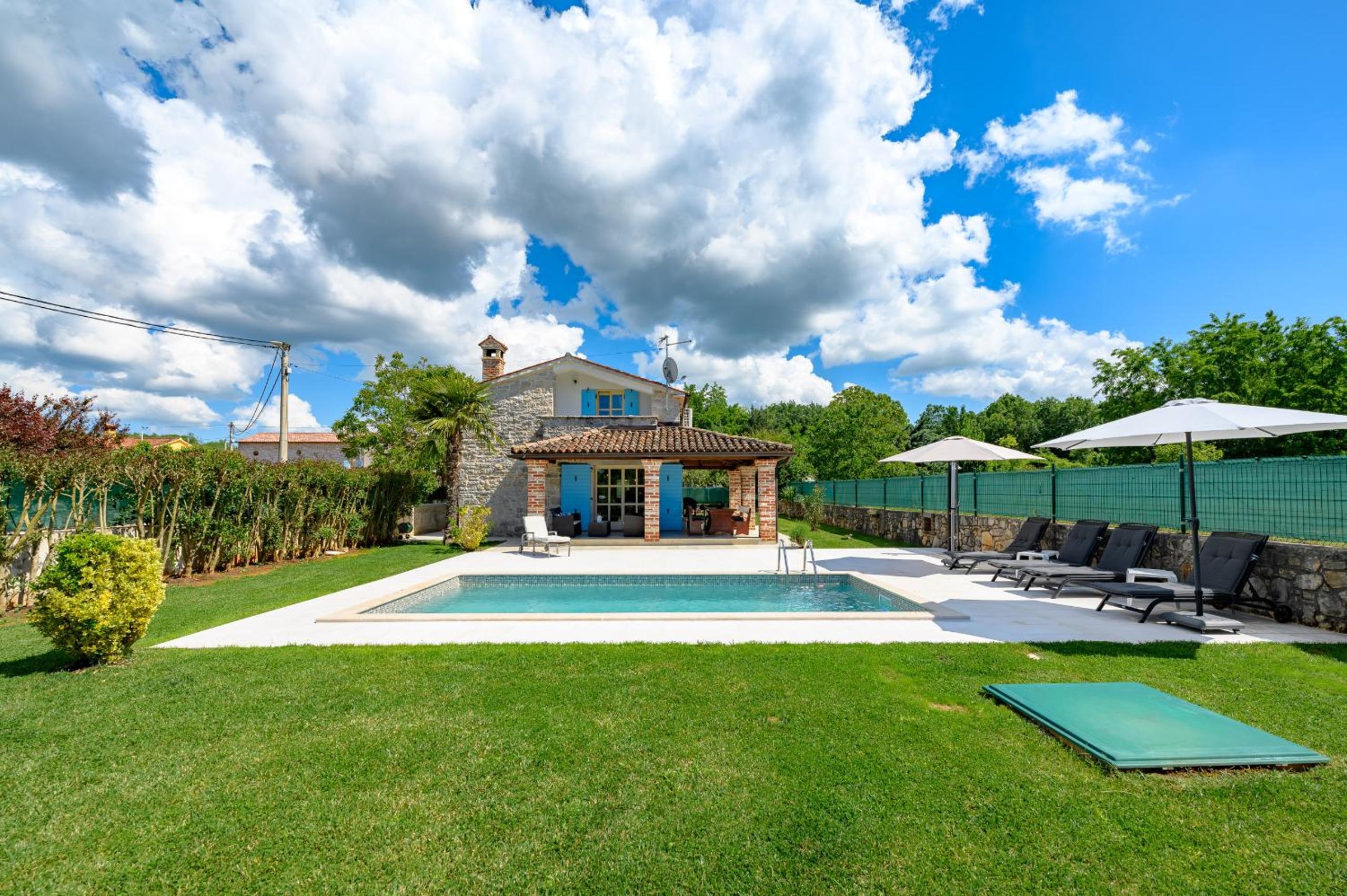 My Villa Ida with pool in Višnjan, Istria view 4