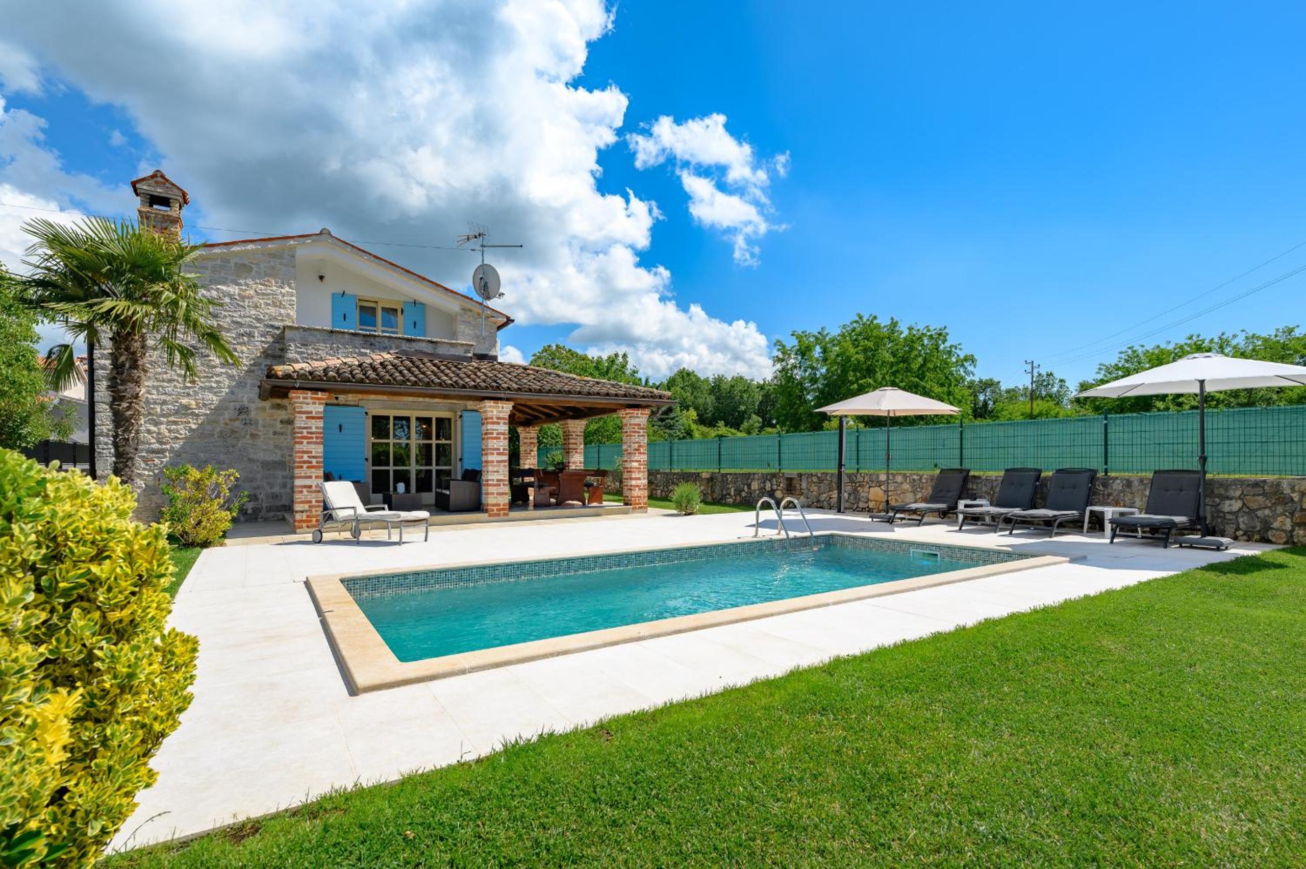 My Villa Ida with pool in Višnjan, Istria view 3
