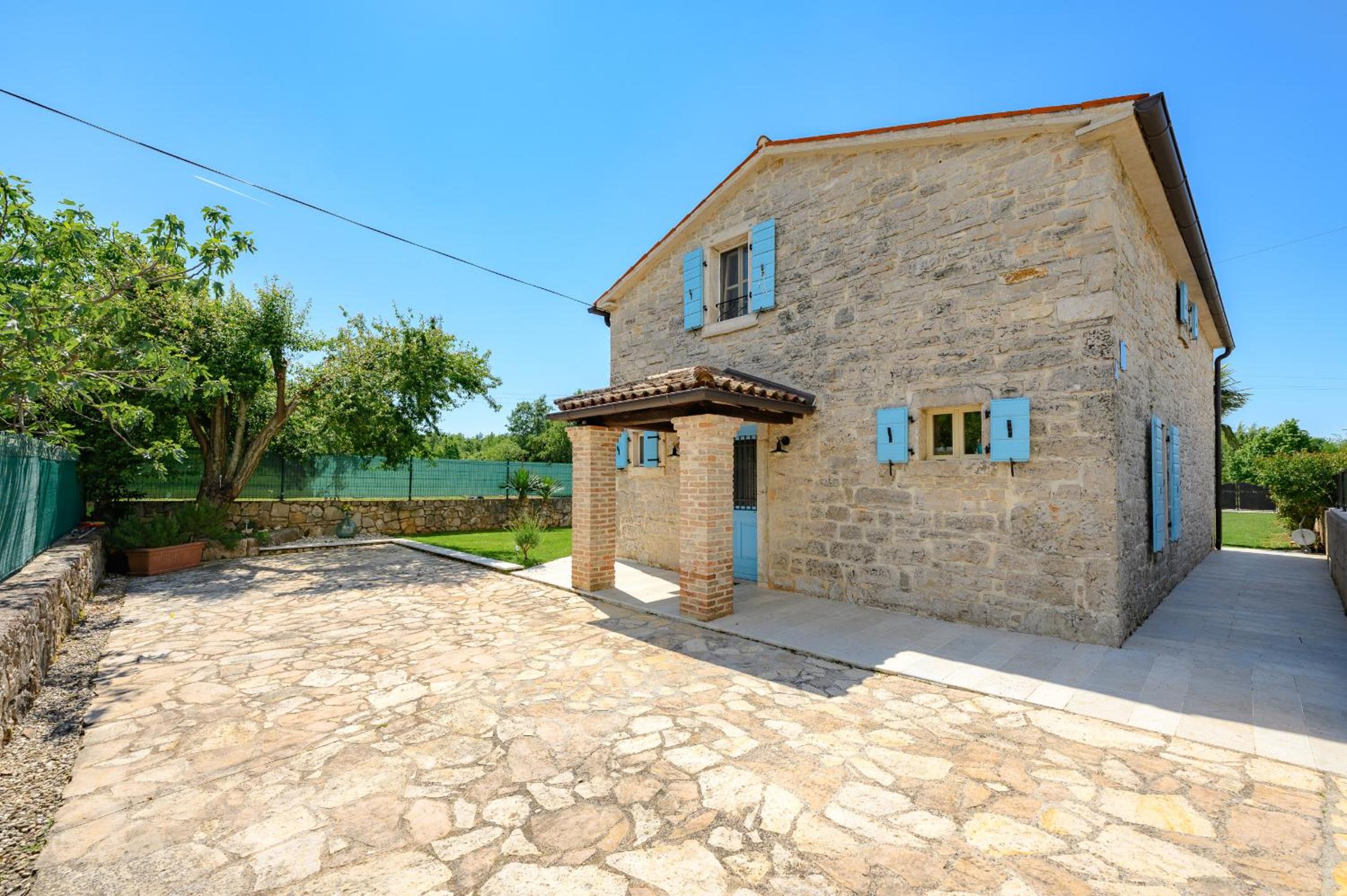 My Villa Ida with pool in Višnjan, Istria view 2
