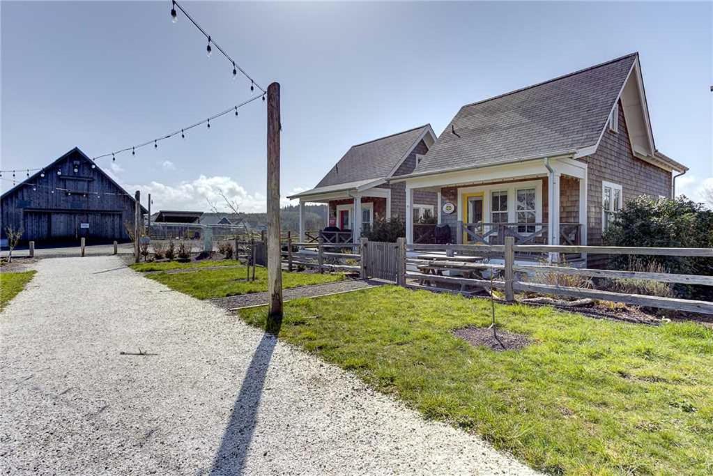 Sweet Buttercup by Seabrook Hospitality