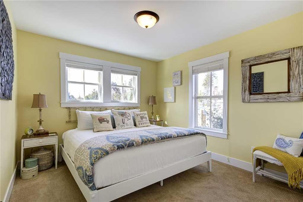 Sweet Buttercup by Seabrook Hospitality