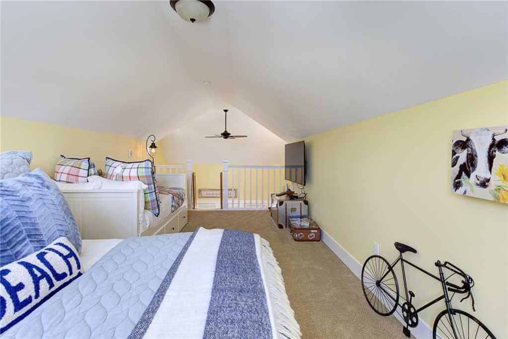 Sweet Buttercup by Seabrook Hospitality