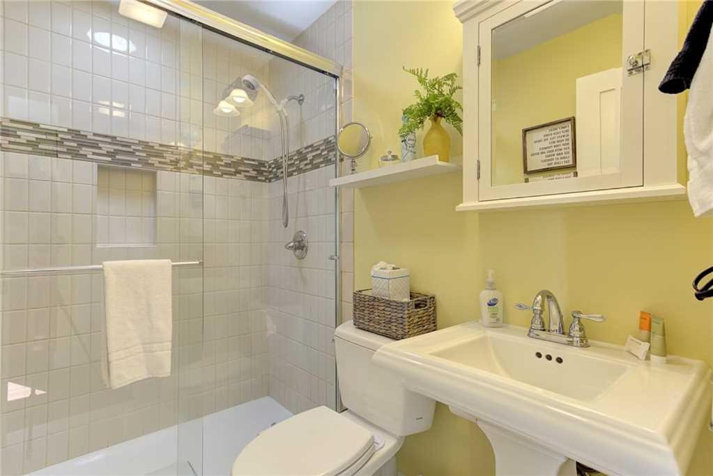 Sweet Buttercup by Seabrook Hospitality