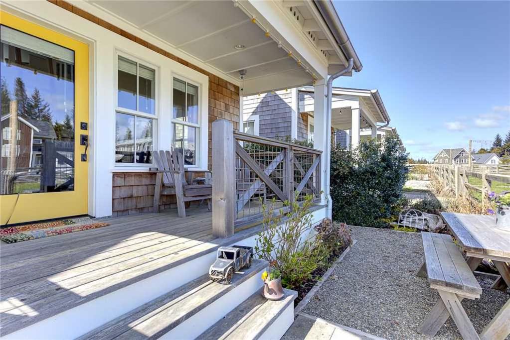 Sweet Buttercup by Seabrook Hospitality